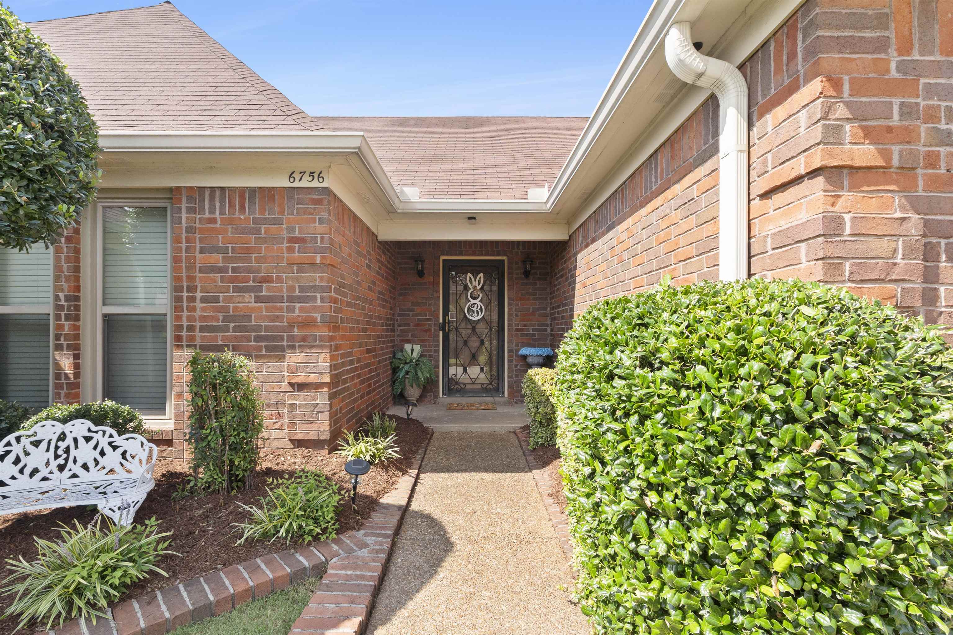 6756 Devenshire Ln Property Photo 2