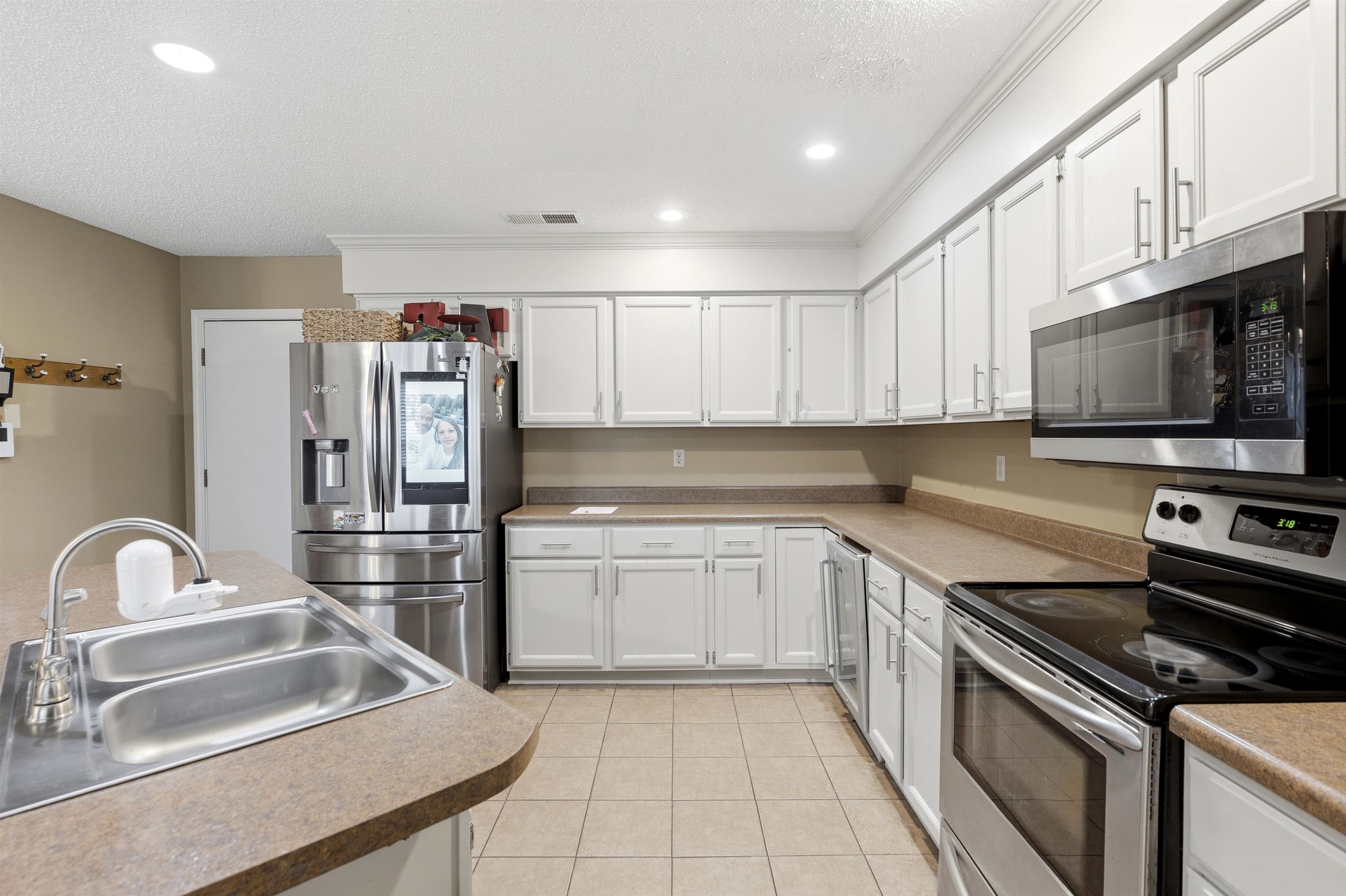 6756 Devenshire Ln Property Photo 8