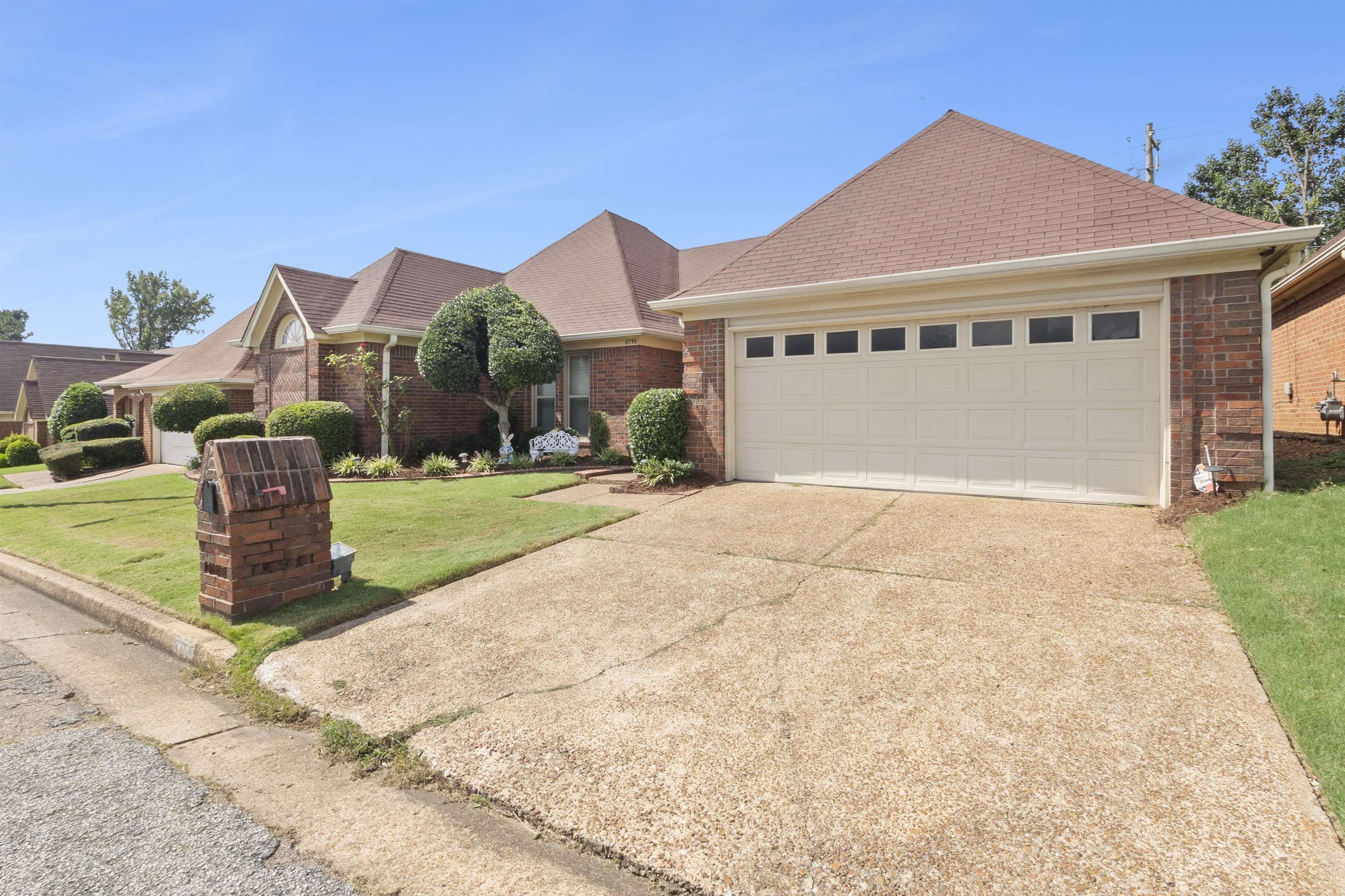 6756 Devenshire Ln Property Photo 9