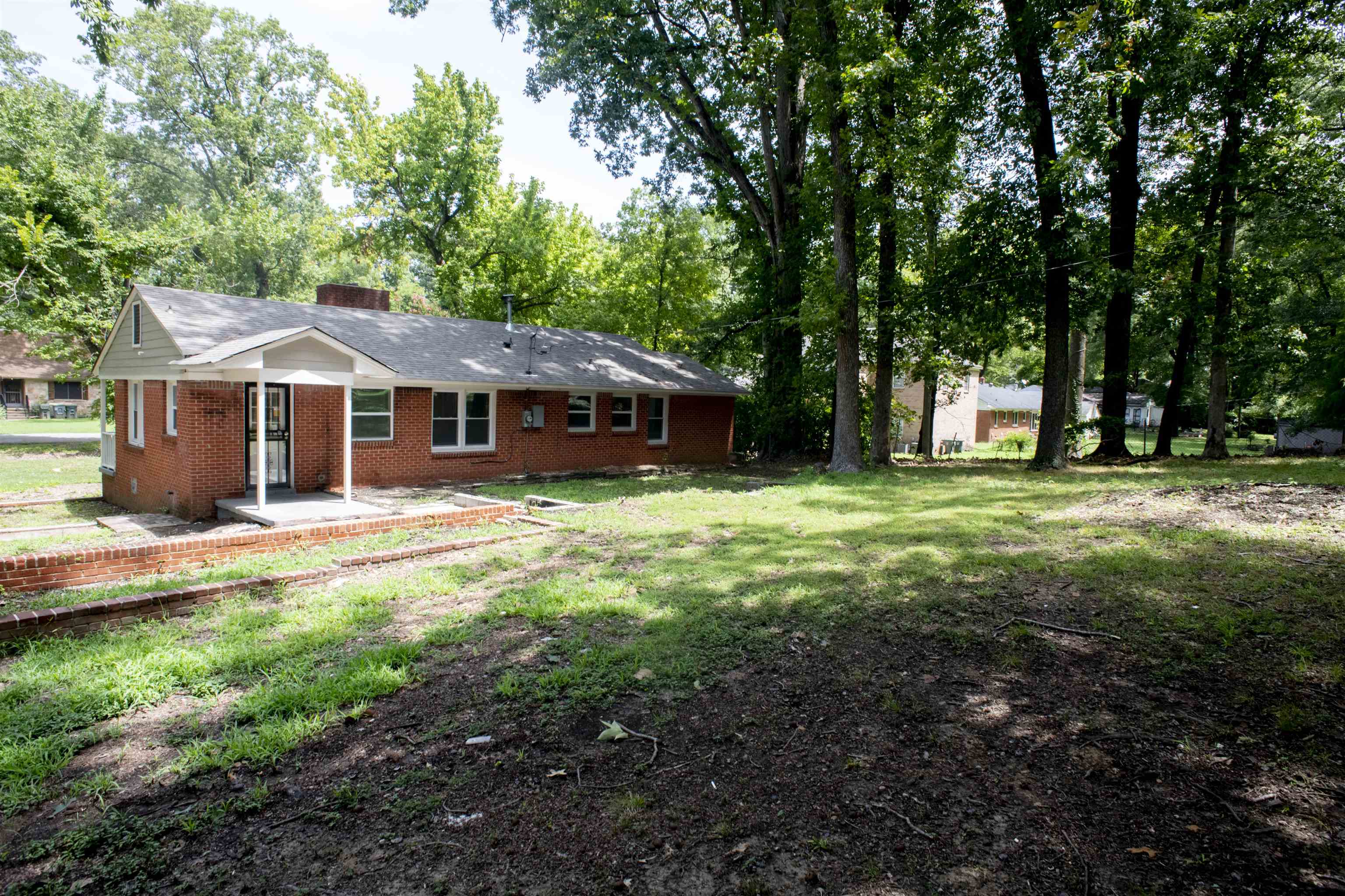 875 ENFIELD RD Property Photo 1