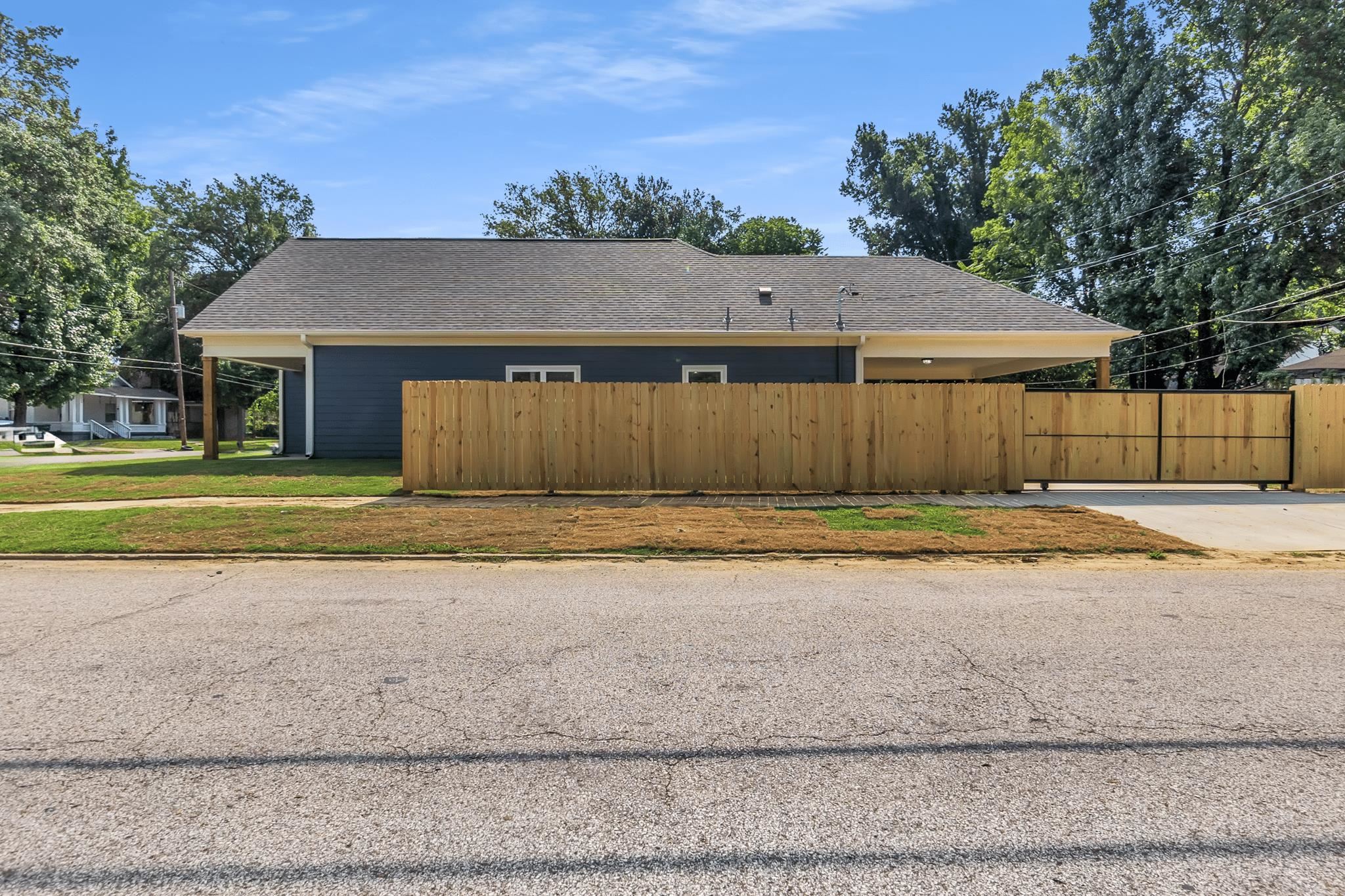 915 Faxon Ave Property Photo 4