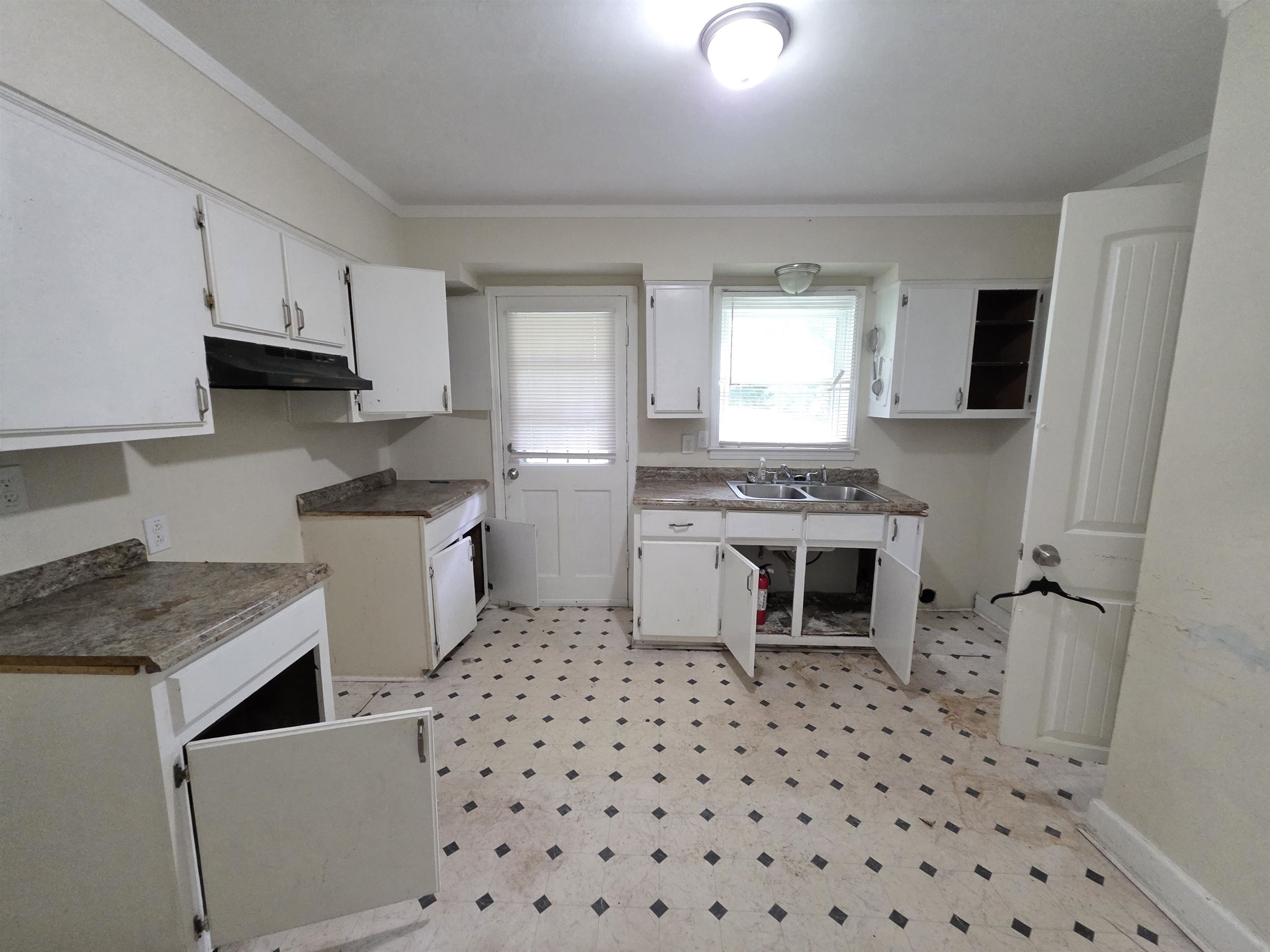 3613 Brookmeade St Property Photo 6