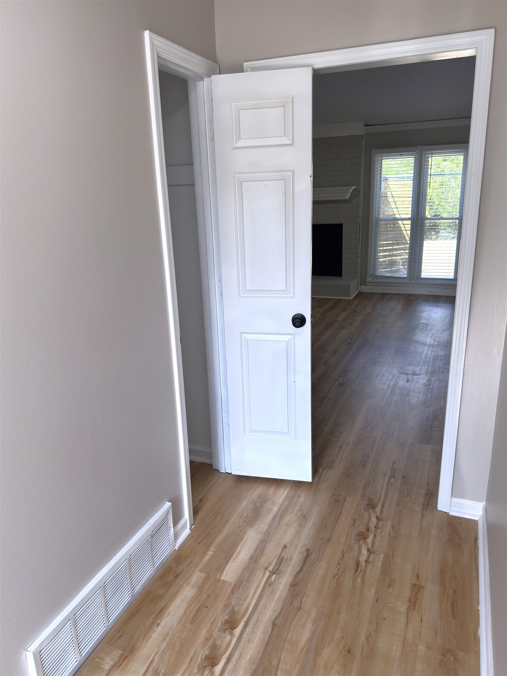 927 Cully Rd Property Photo 2
