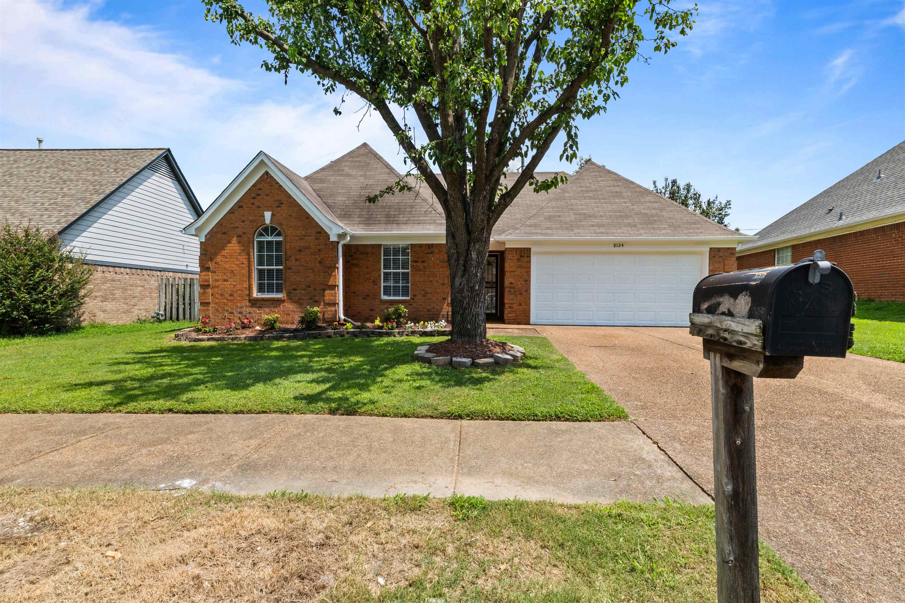 8124 Country Village Dr Property Photo 3