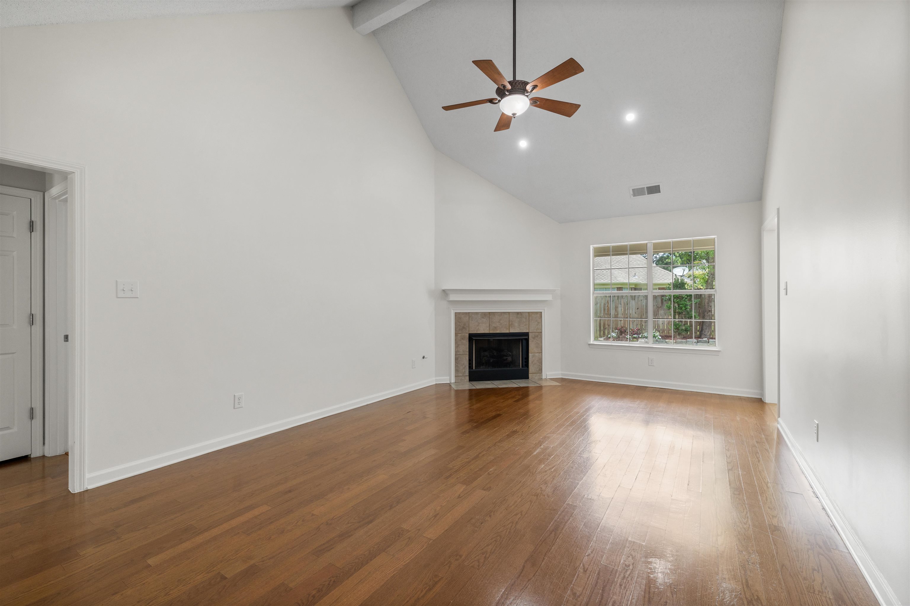 8124 Country Village Dr Property Photo 6
