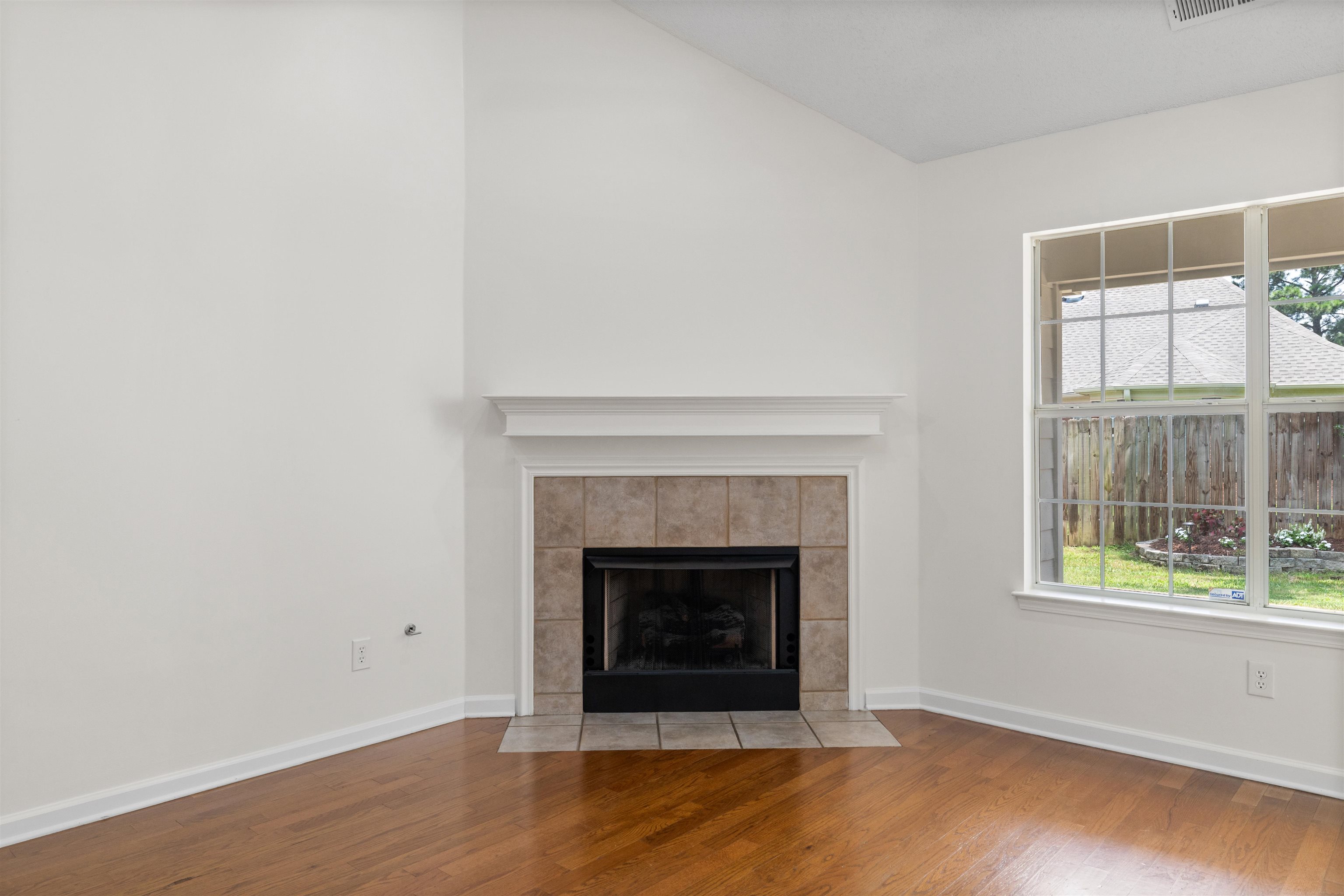 8124 Country Village Dr Property Photo 7