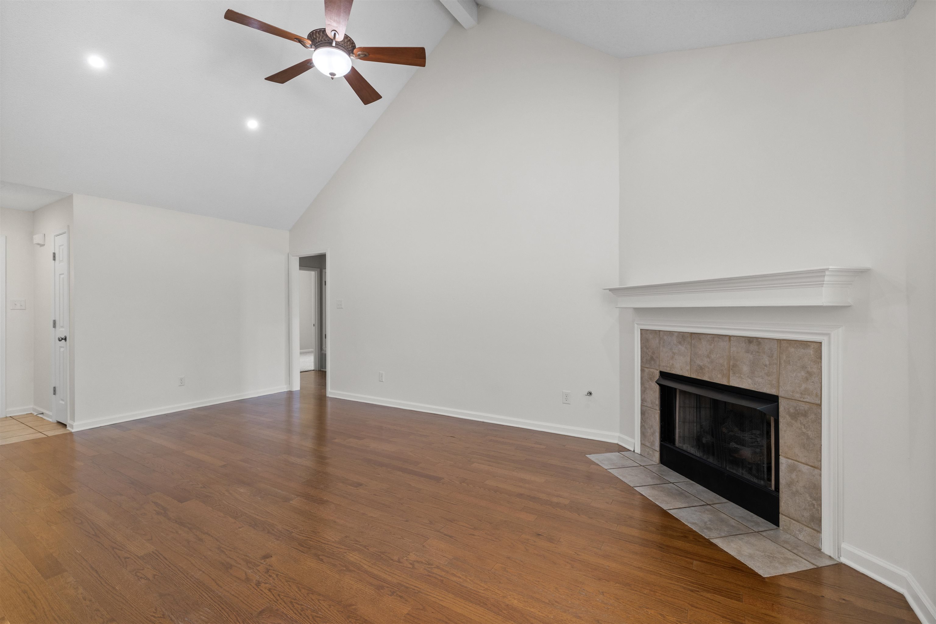 8124 Country Village Dr Property Photo 9