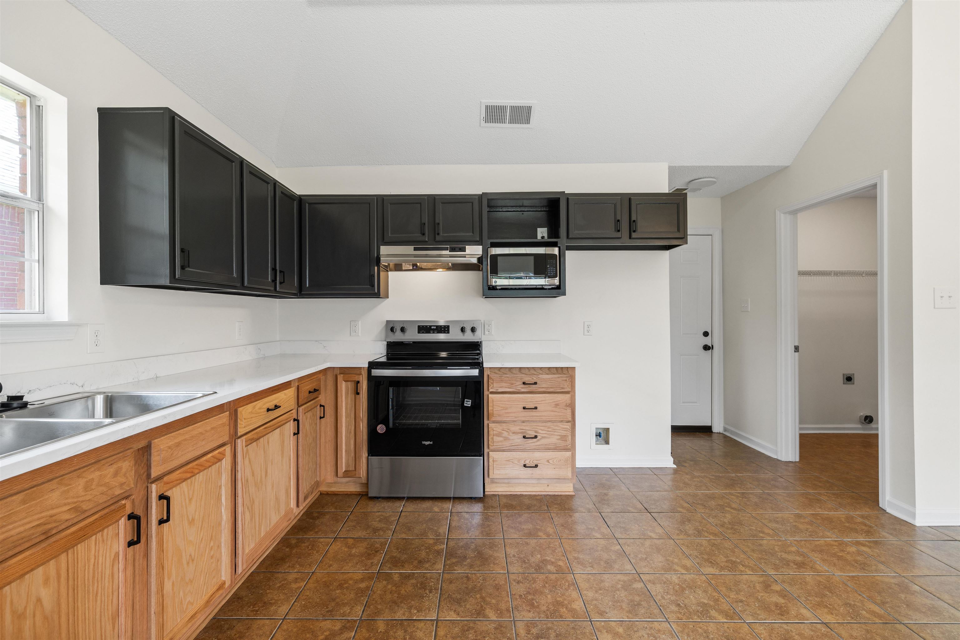 8124 Country Village Dr Property Photo 13