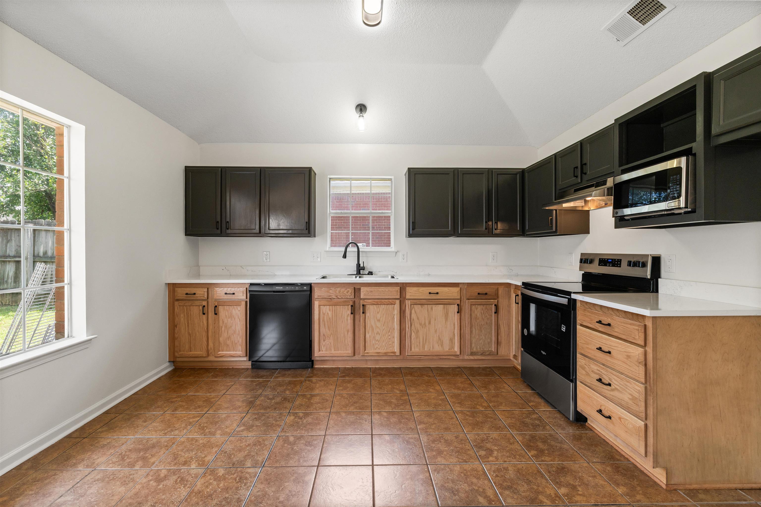8124 Country Village Dr Property Photo 14