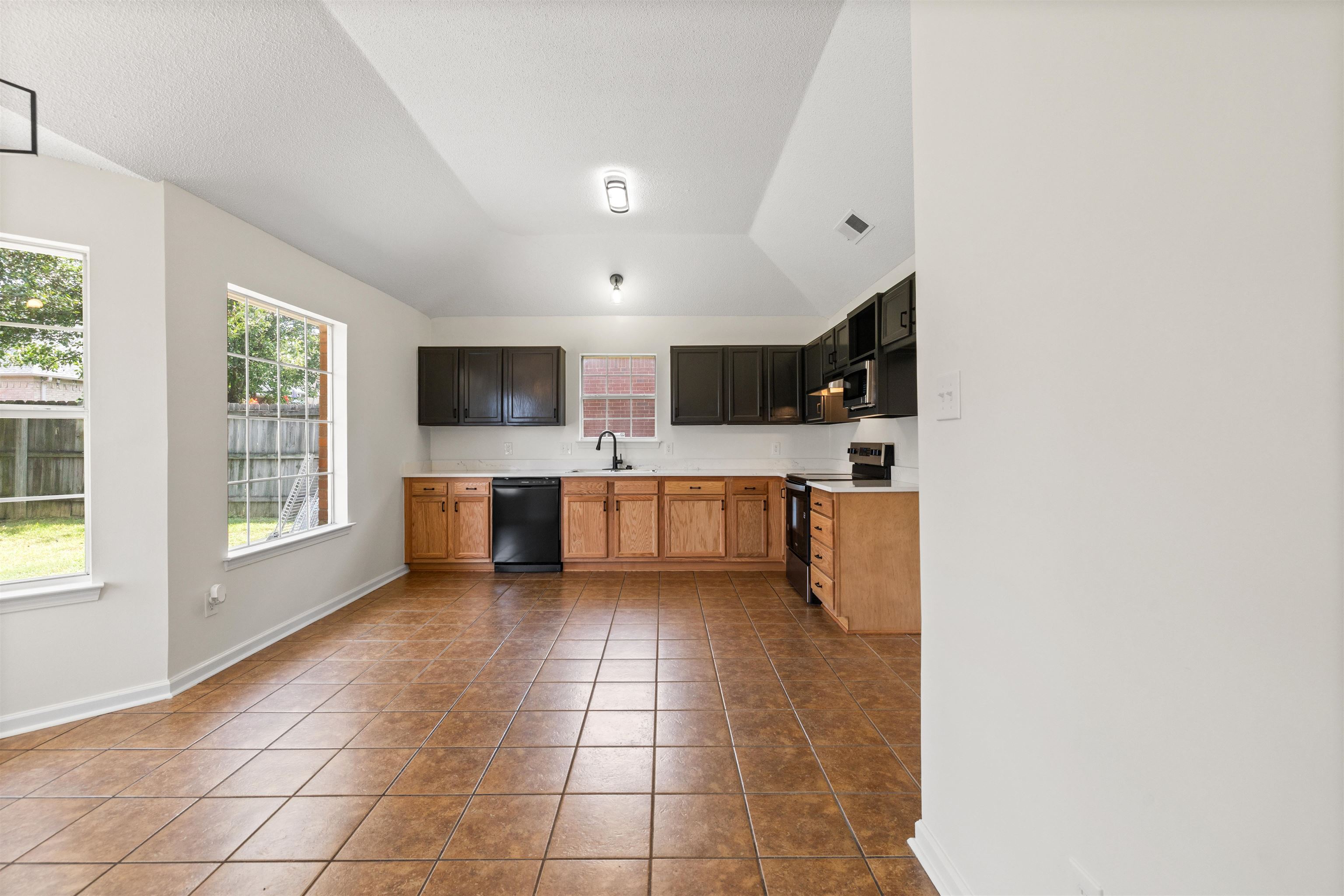 8124 Country Village Dr Property Photo 15