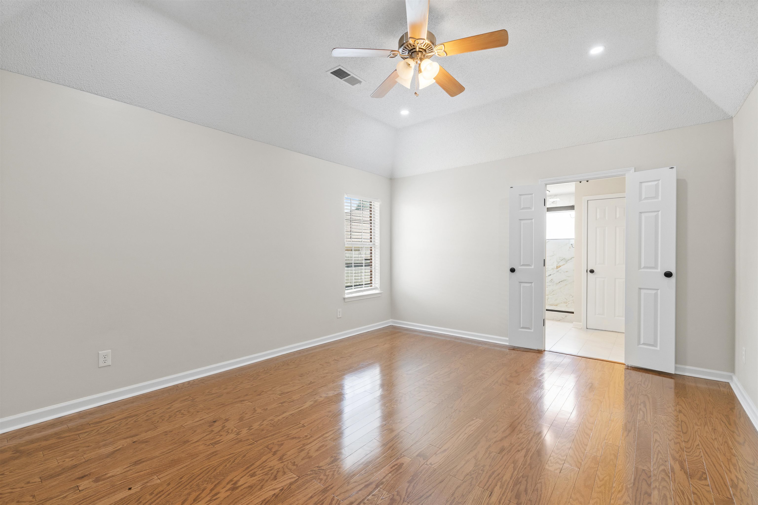 8124 Country Village Dr Property Photo 21
