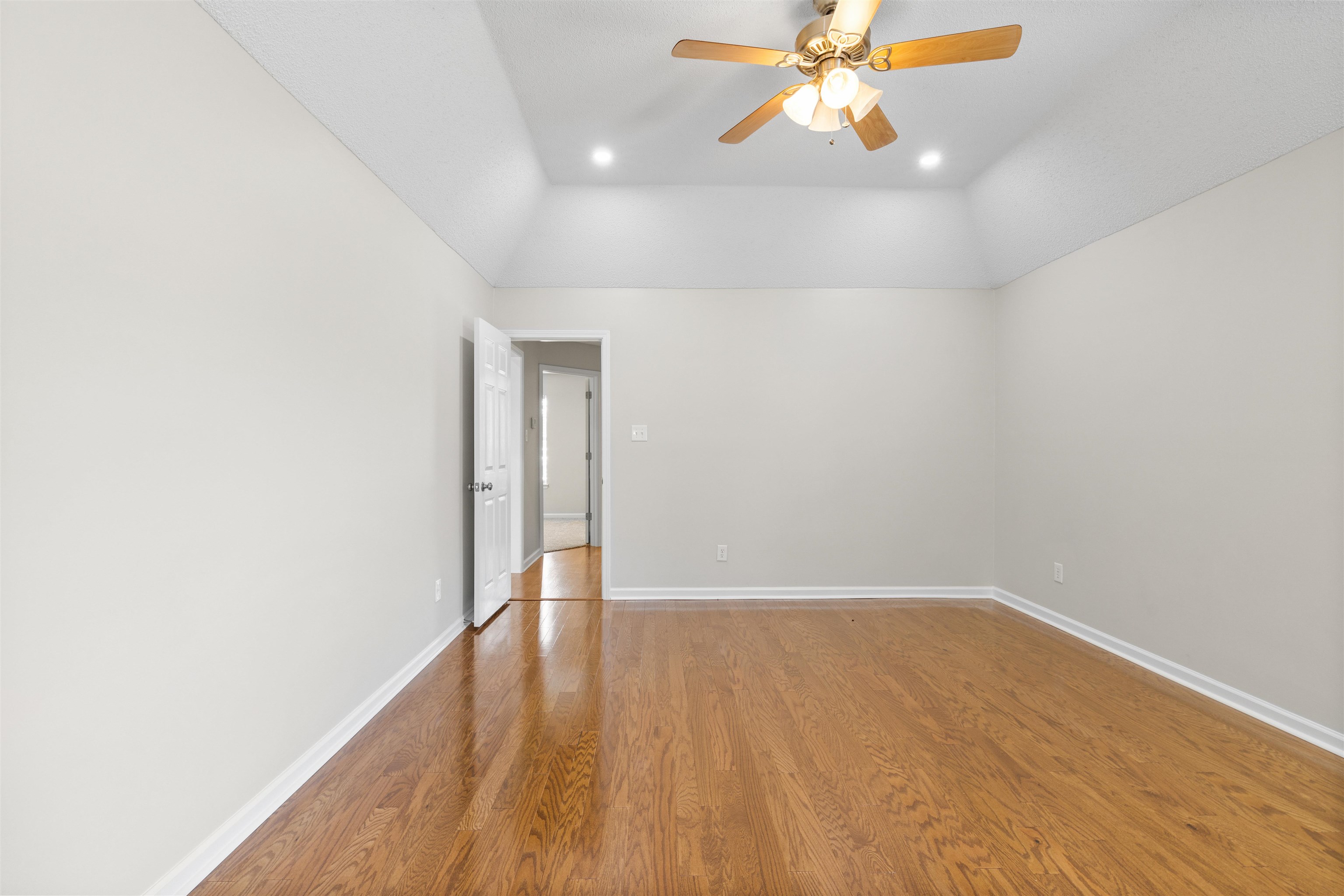 8124 Country Village Dr Property Photo 22