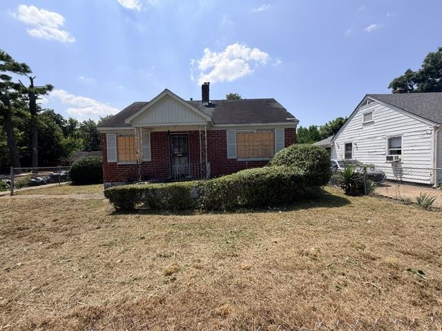 2495 Deadrick Ave Property Photo 2