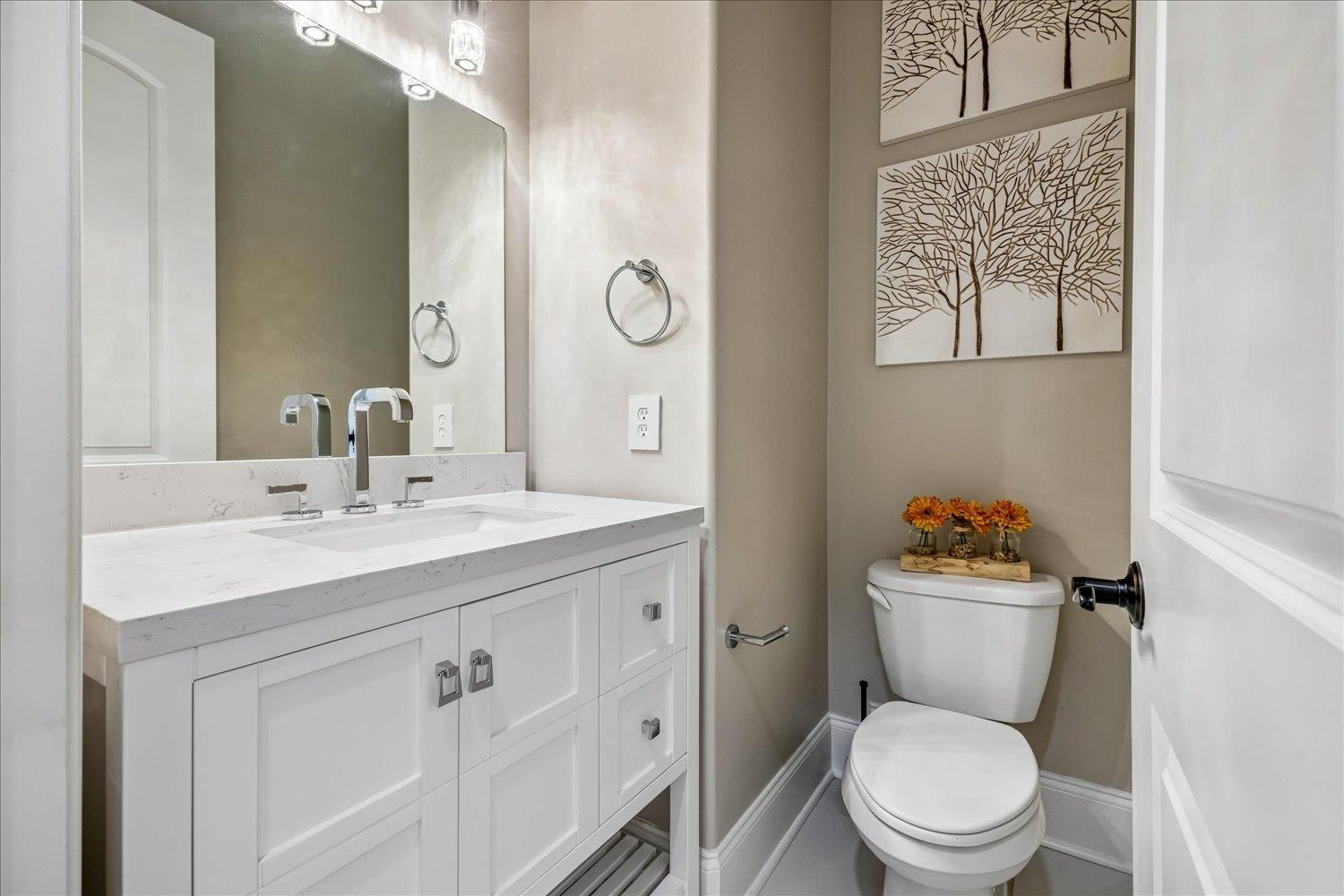 375 Westbury Ln Property Photo 15