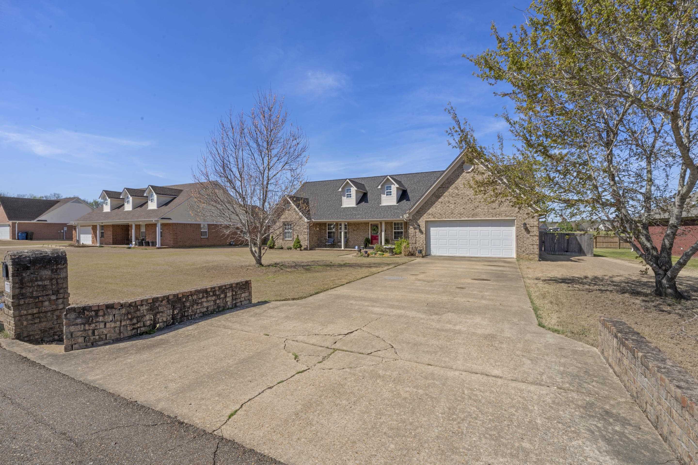 77 Lauren Cv Property Photo 3