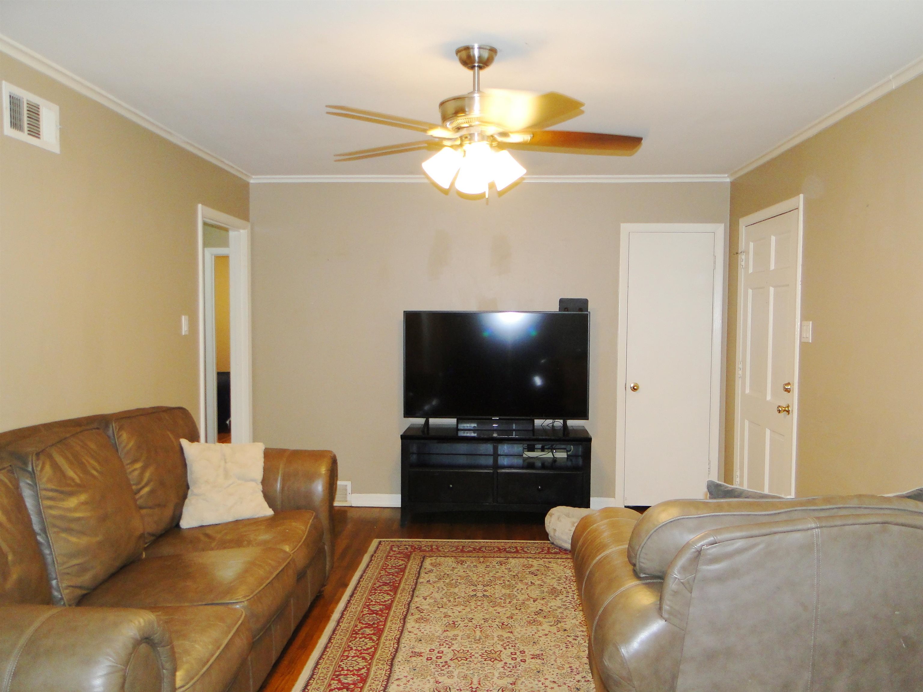 1426 Vera Cruz St Property Photo 5
