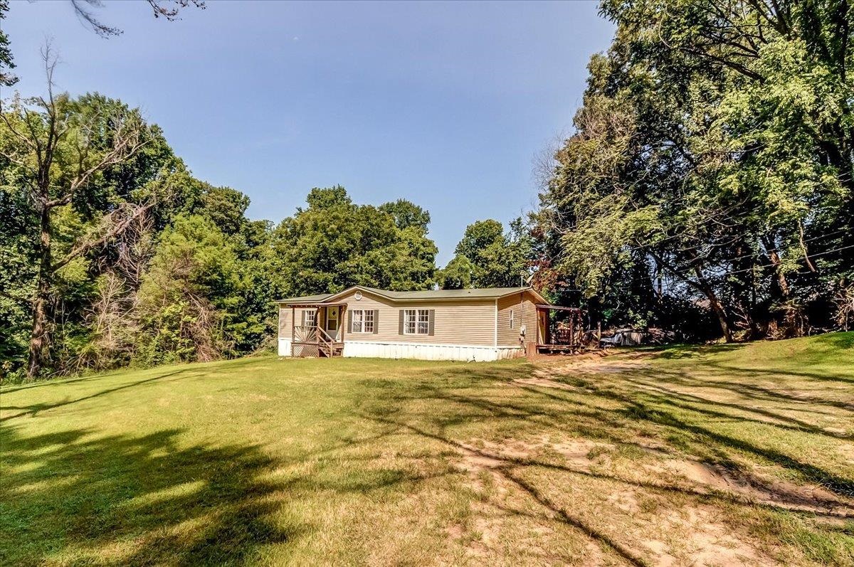 1123 Walnut Rd Property Photo 3