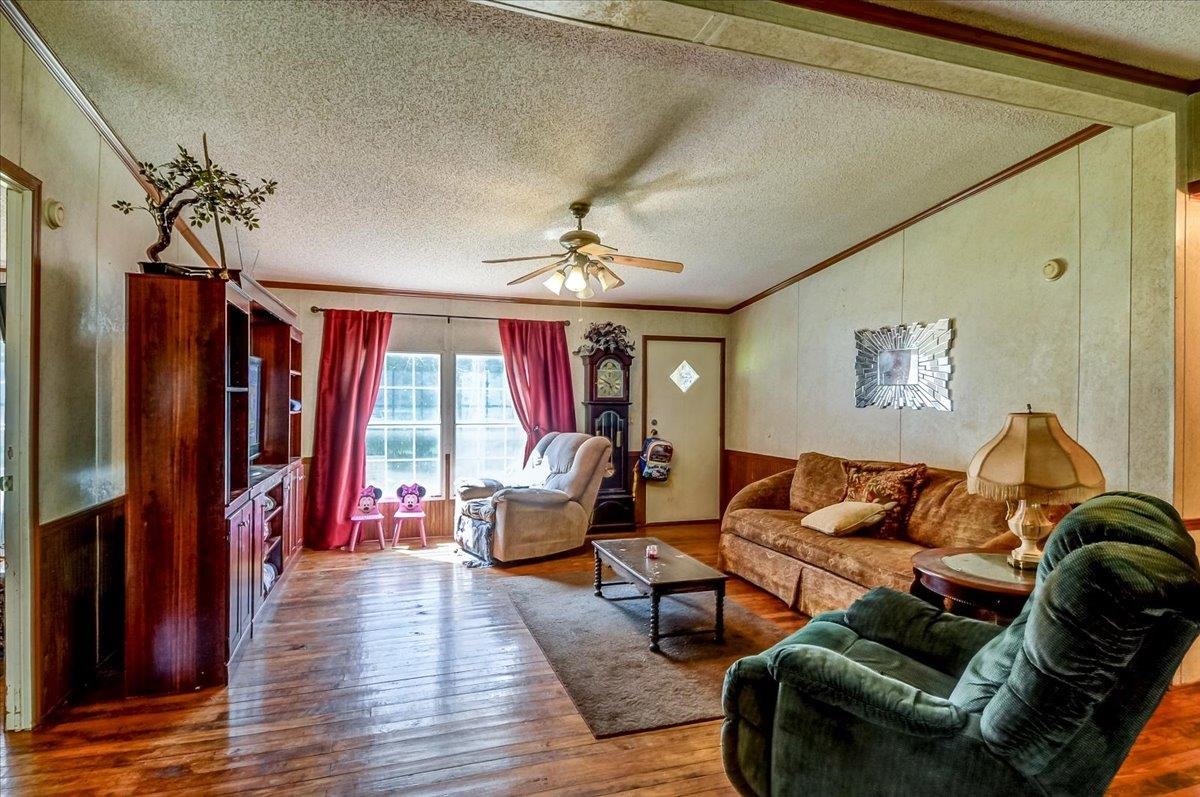 1123 Walnut Rd Property Photo 6