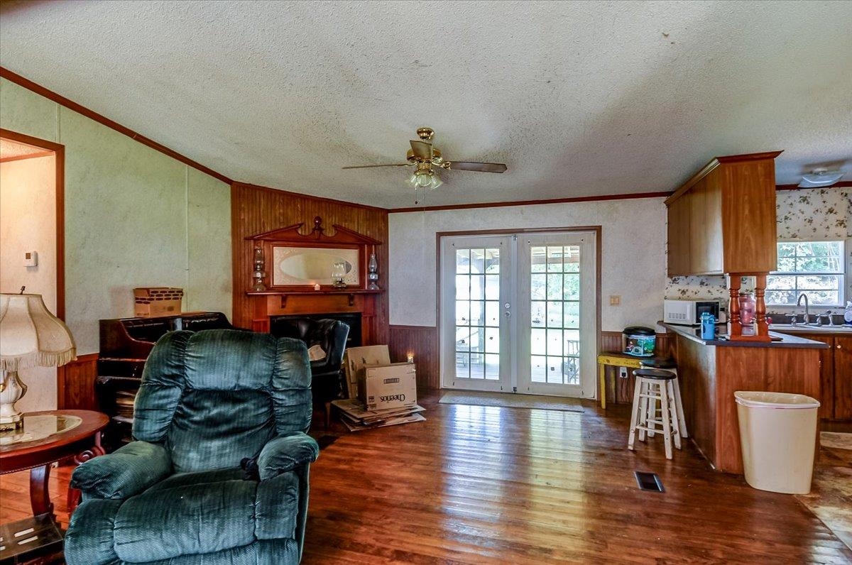 1123 Walnut Rd Property Photo 8