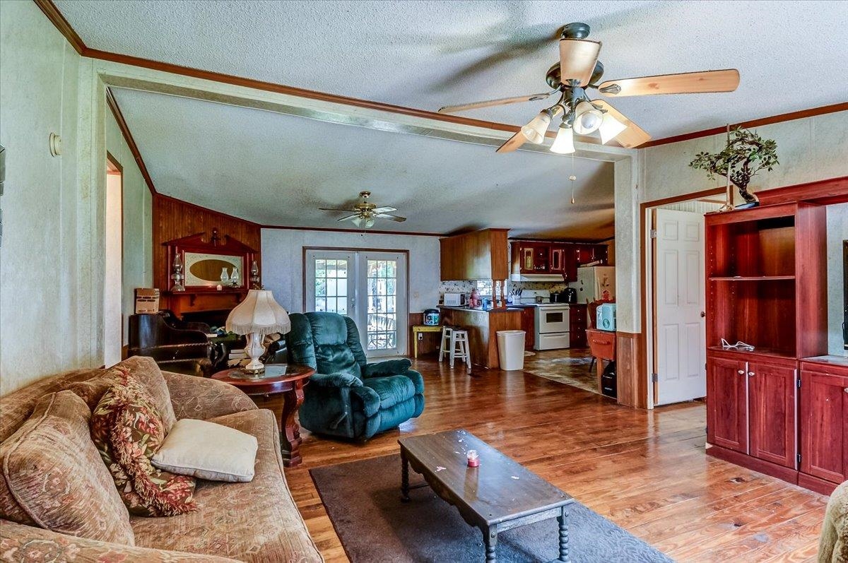 1123 Walnut Rd Property Photo 9