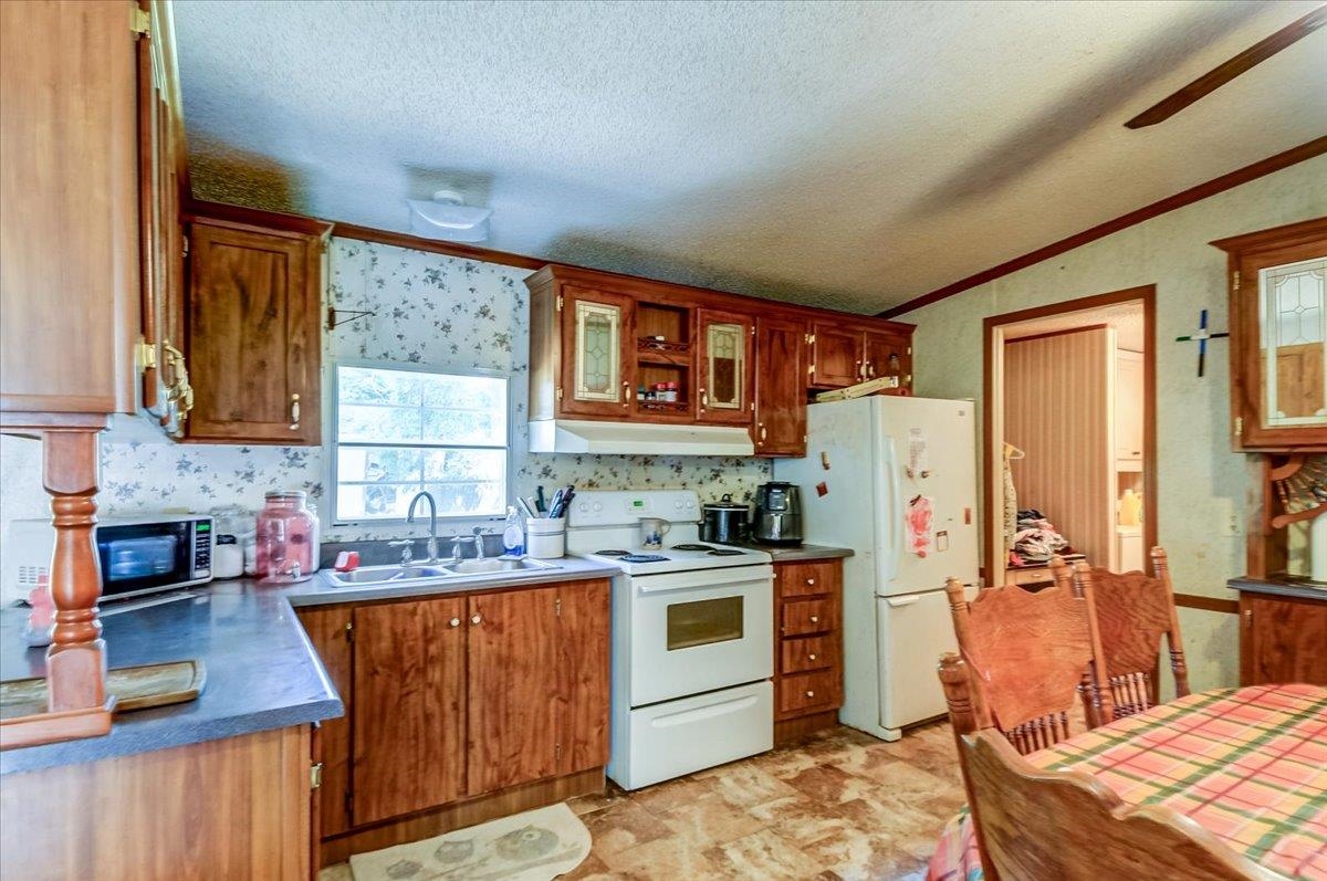 1123 Walnut Rd Property Photo 11