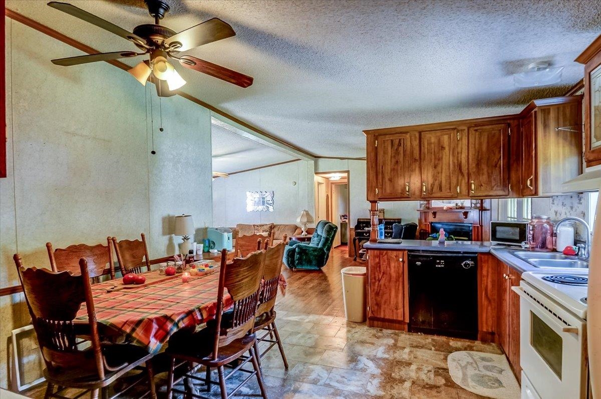 1123 Walnut Rd Property Photo 12