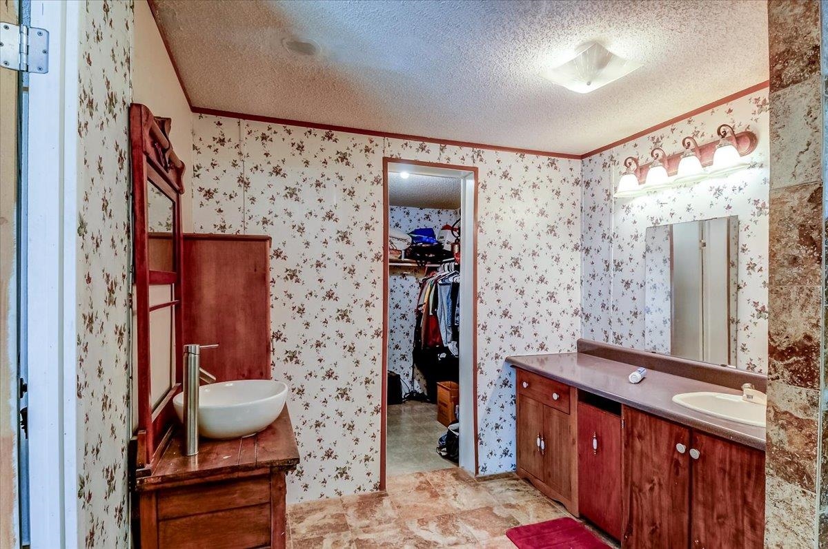 1123 Walnut Rd Property Photo 18
