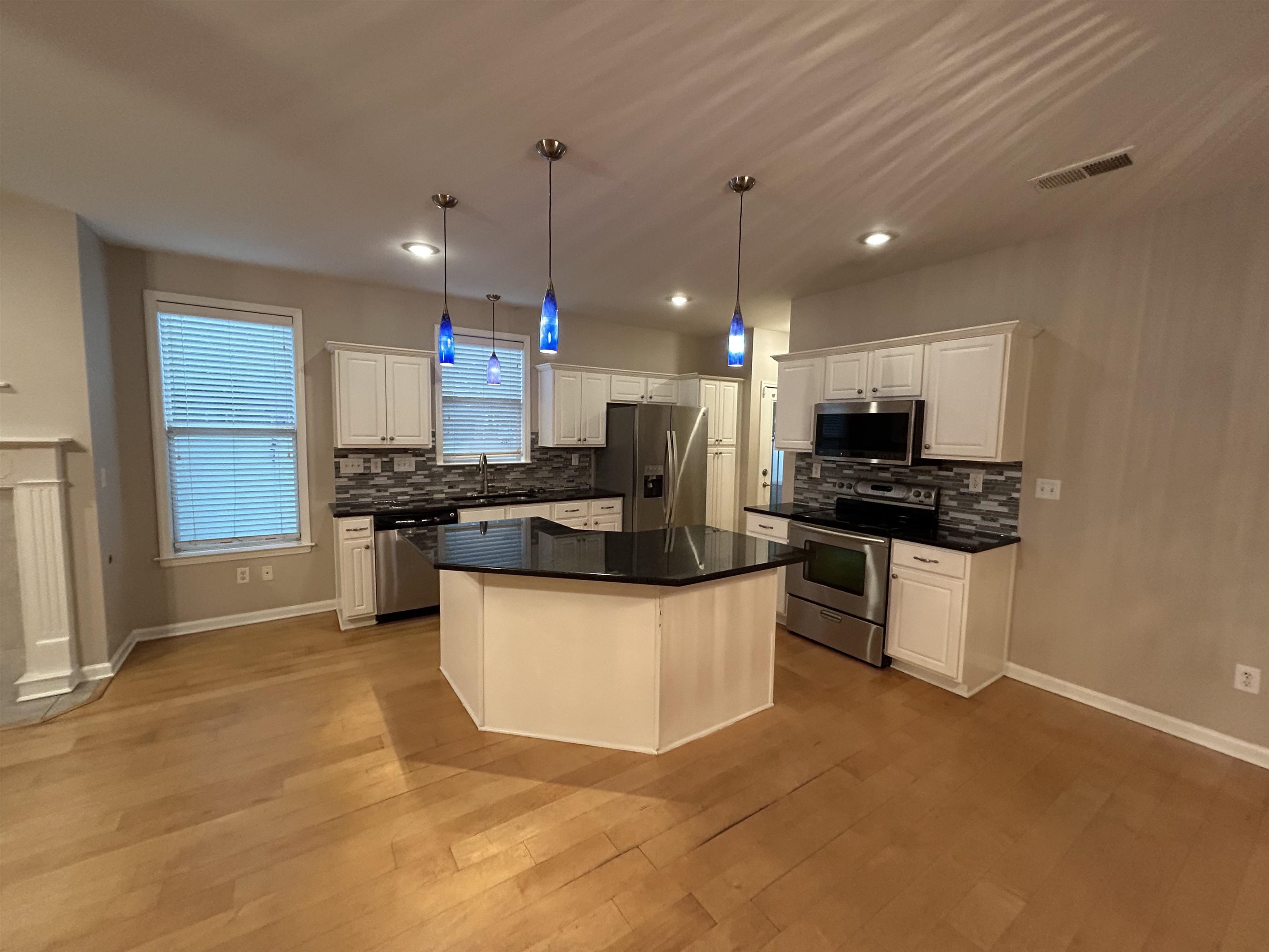 1390 Island Town Dr Property Photo 5