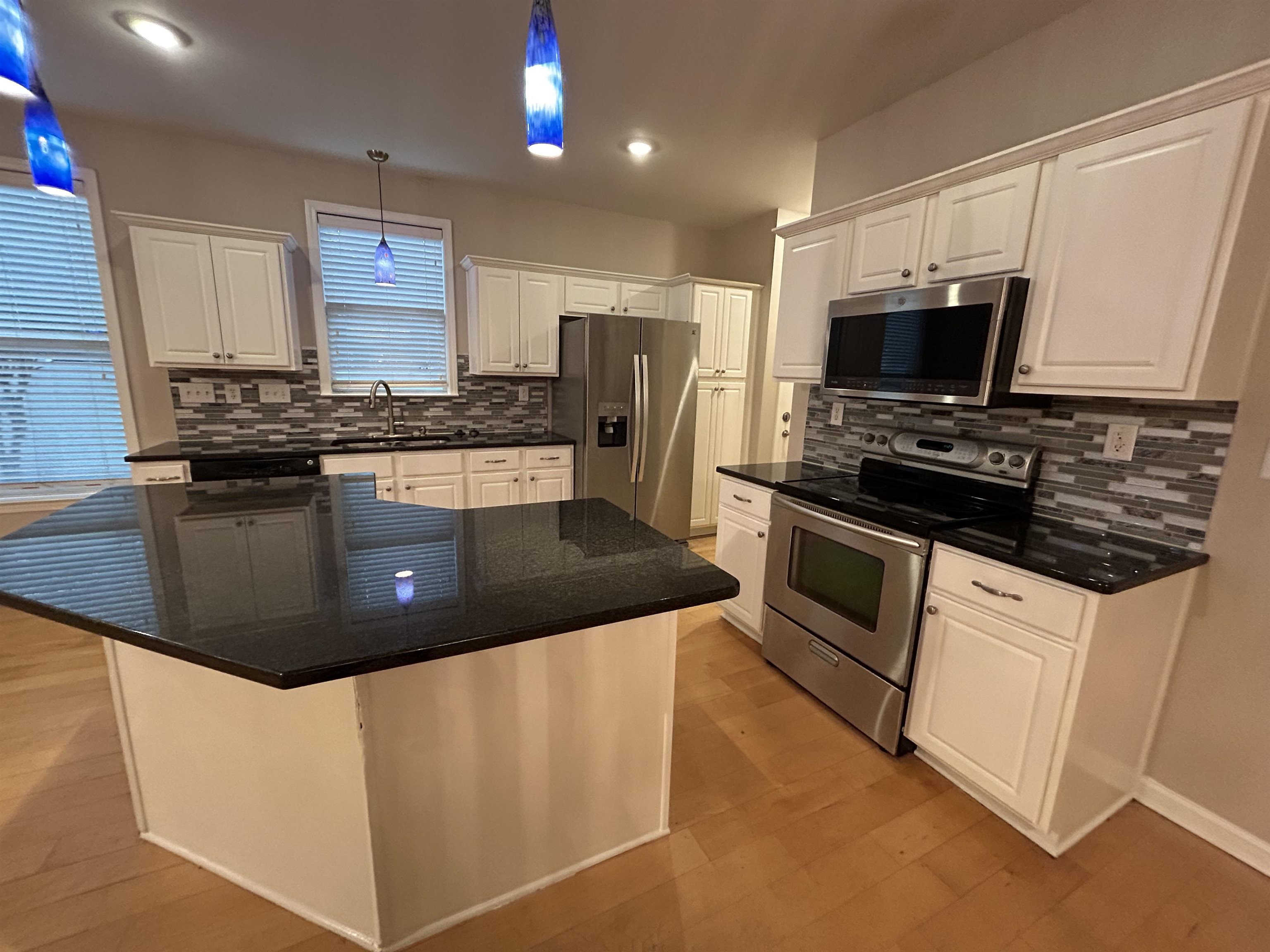 1390 Island Town Dr Property Photo 6