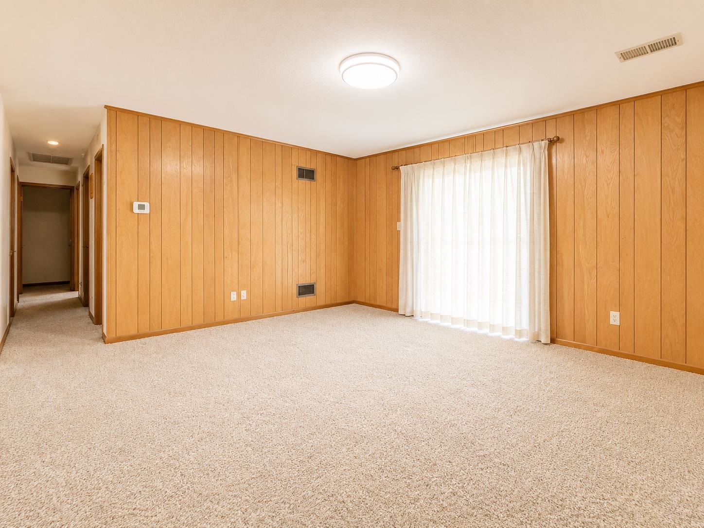 5585 Santa Barbara St Property Photo 7