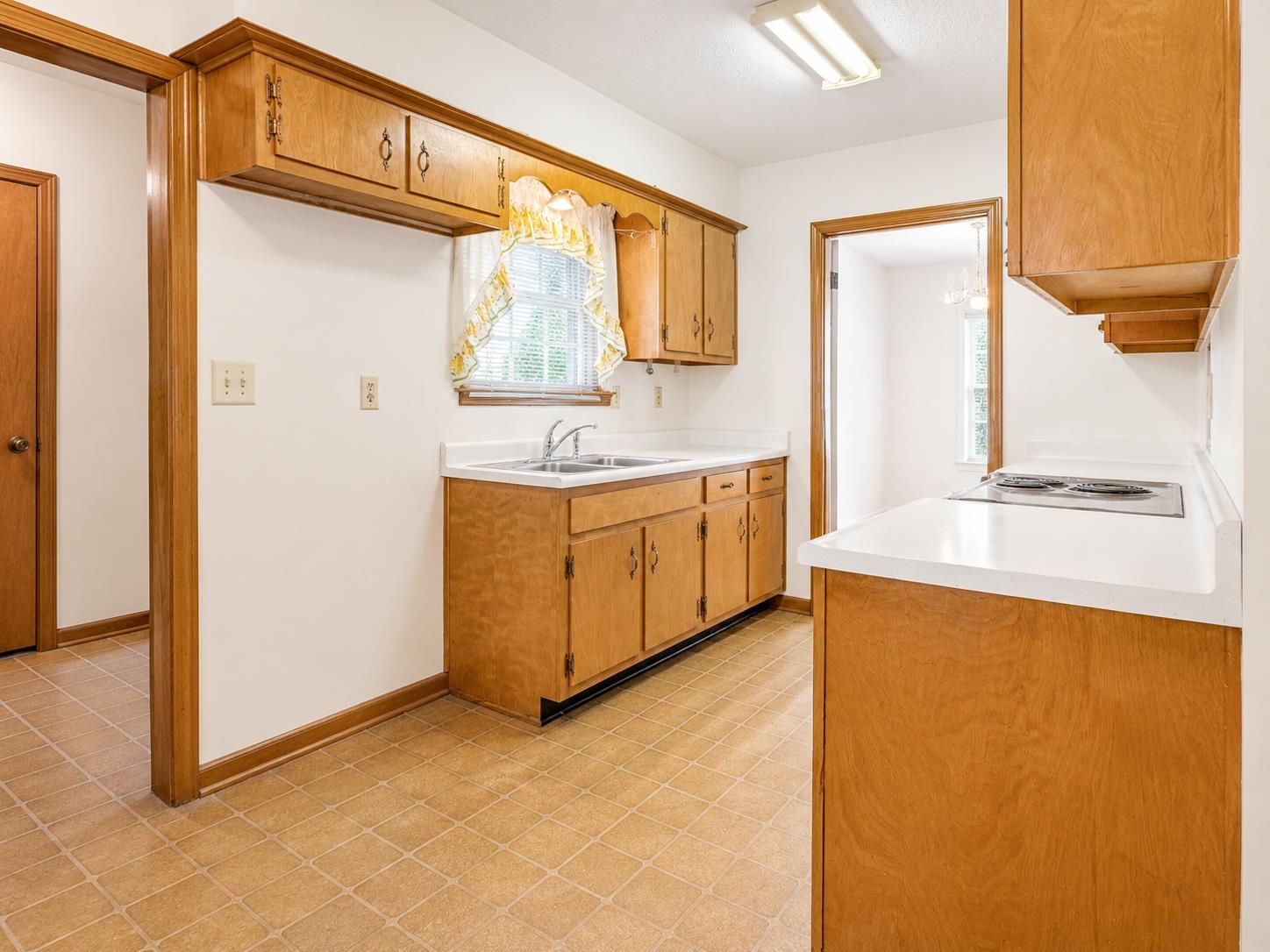 5585 Santa Barbara St Property Photo 12