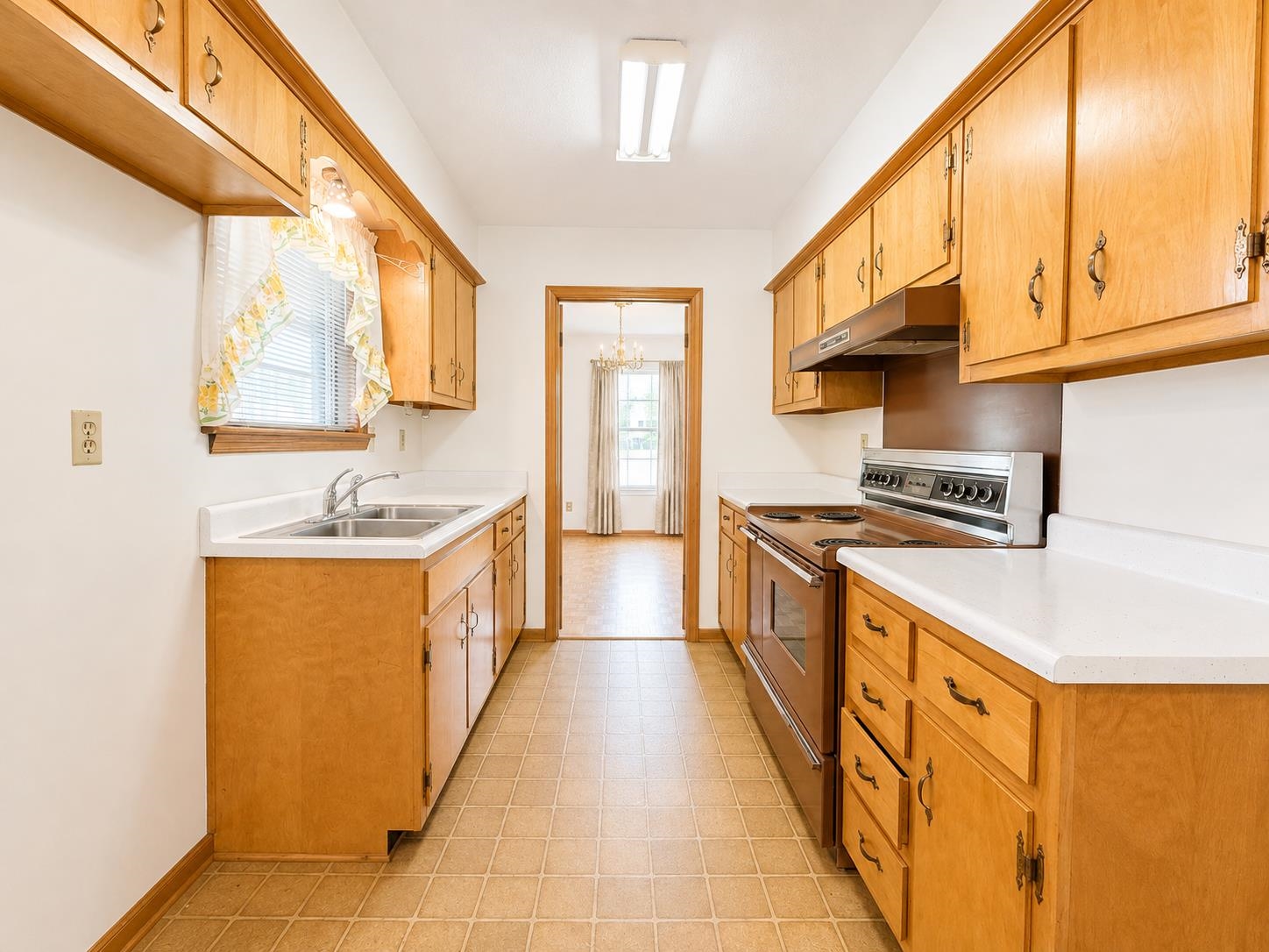 5585 Santa Barbara St Property Photo 14
