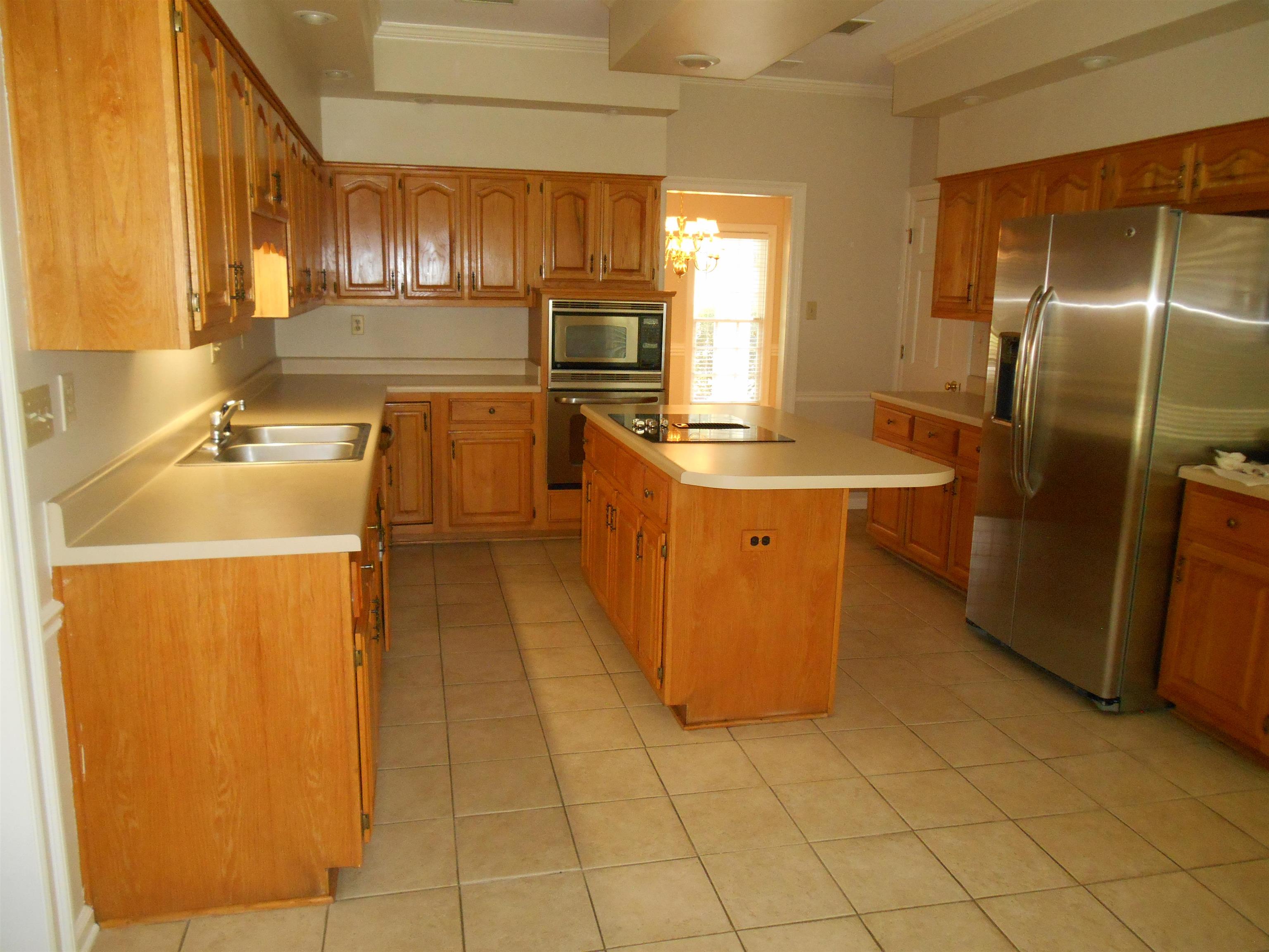 740 Rolling Oaks Ln Property Photo 5
