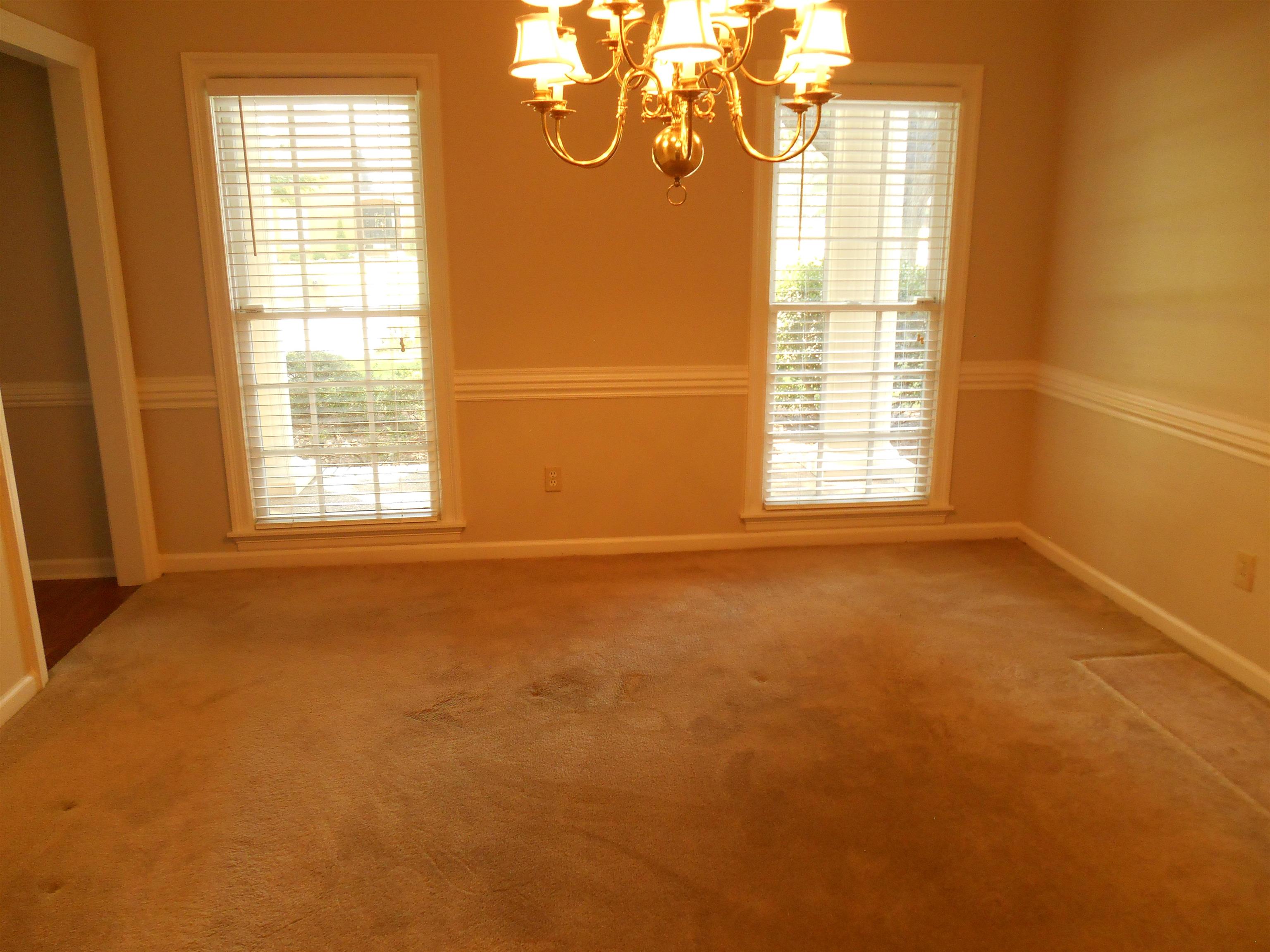 740 Rolling Oaks Ln Property Photo 6