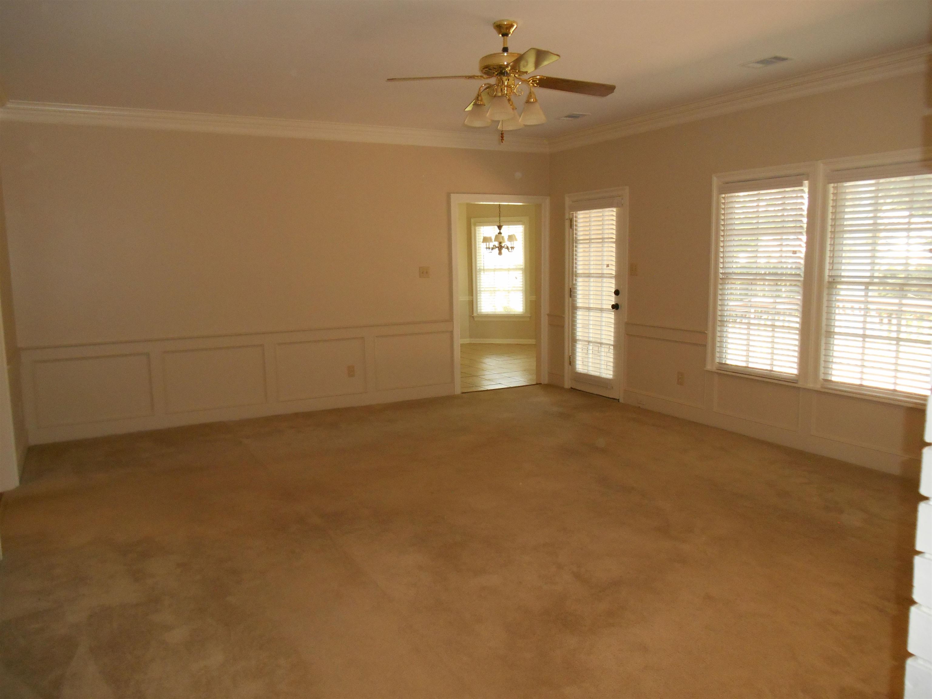 740 Rolling Oaks Ln Property Photo 7