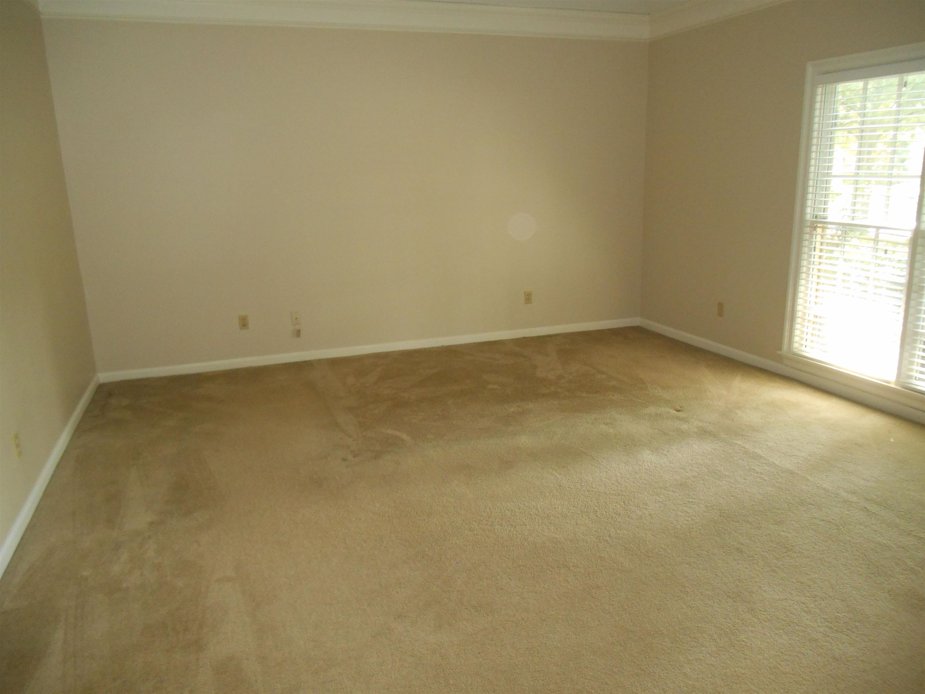 740 Rolling Oaks Ln Property Photo 8