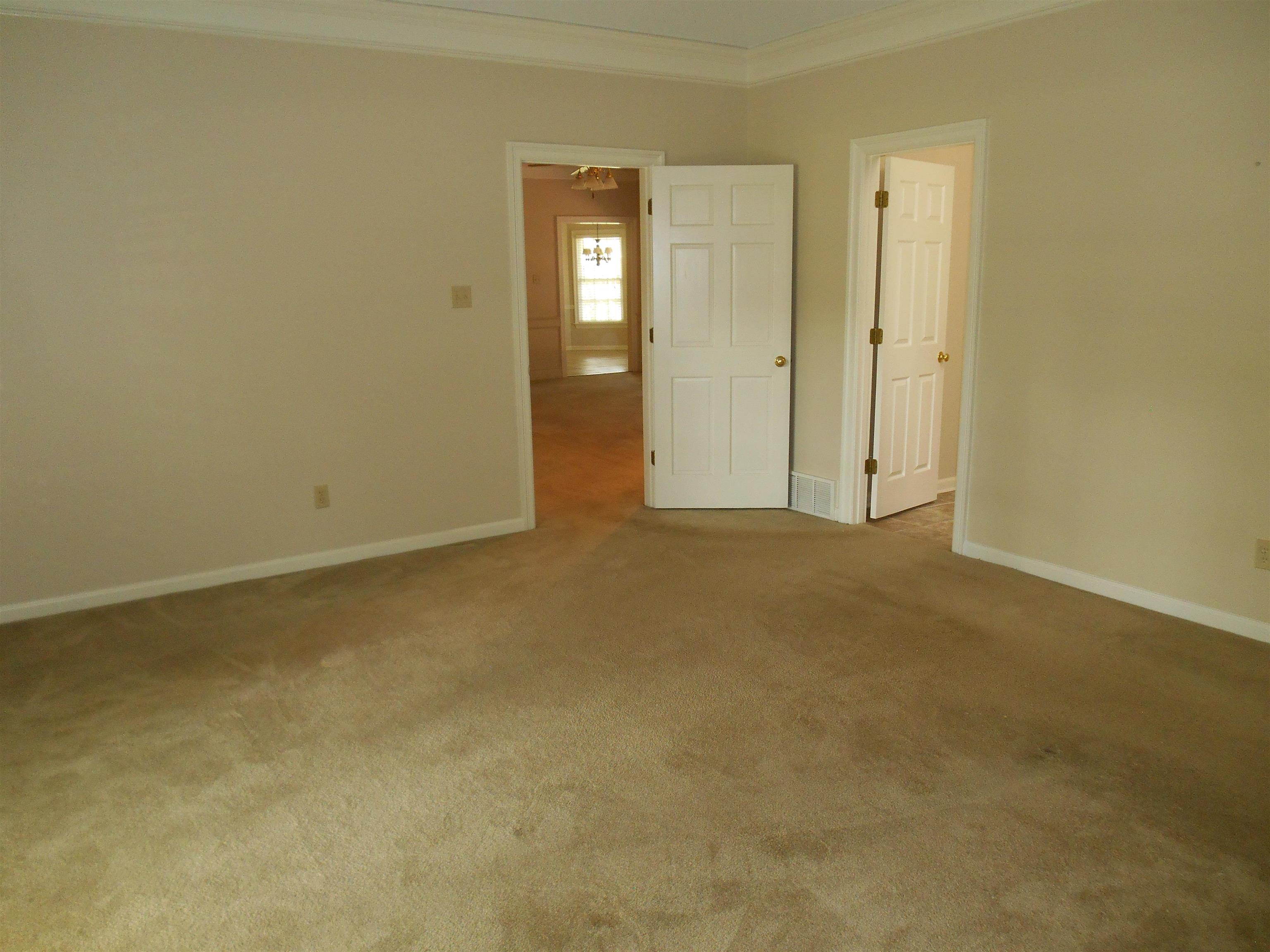 740 Rolling Oaks Ln Property Photo 10