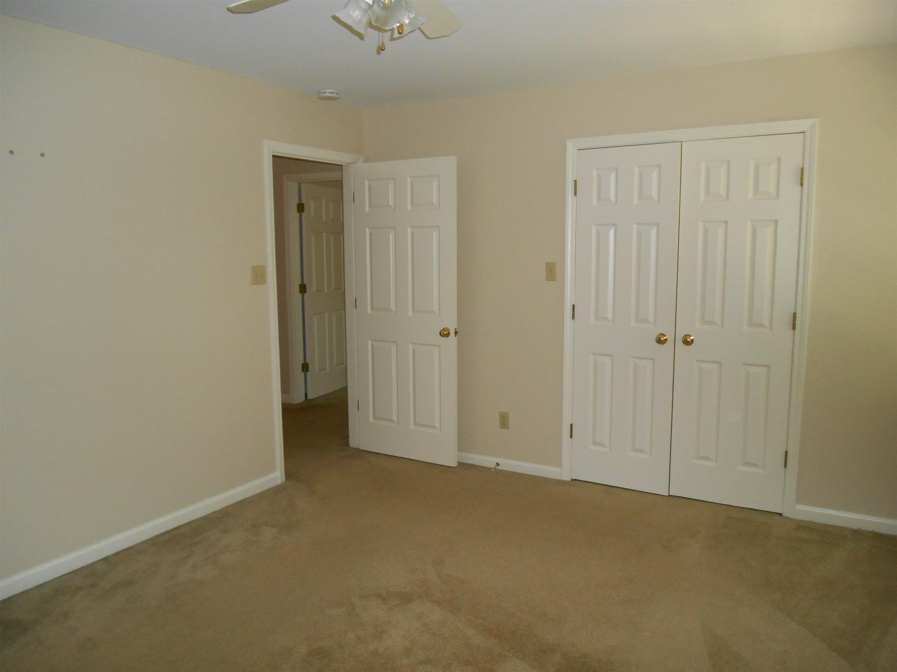 740 Rolling Oaks Ln Property Photo 11