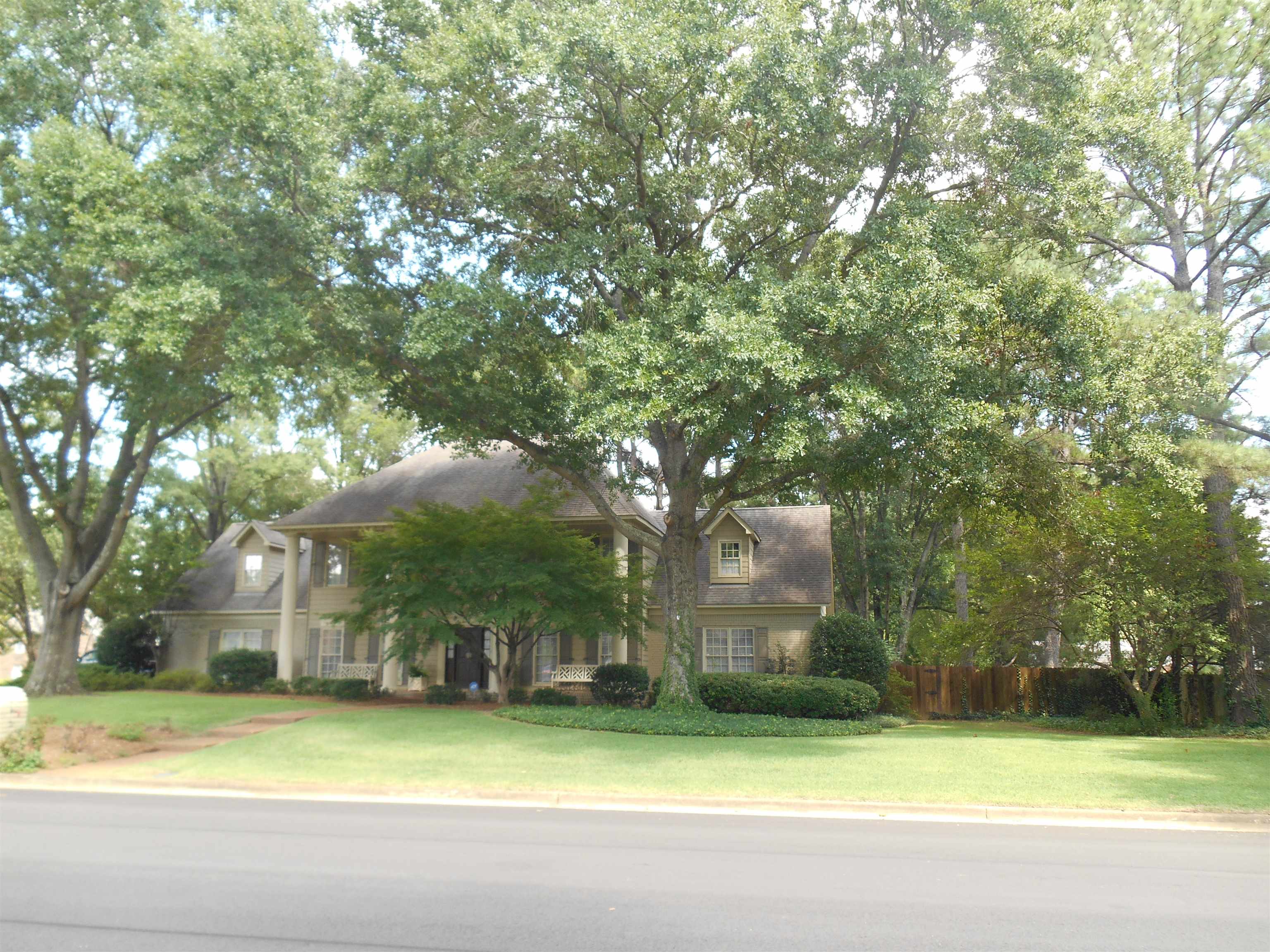 740 Rolling Oaks Ln Property Photo 17