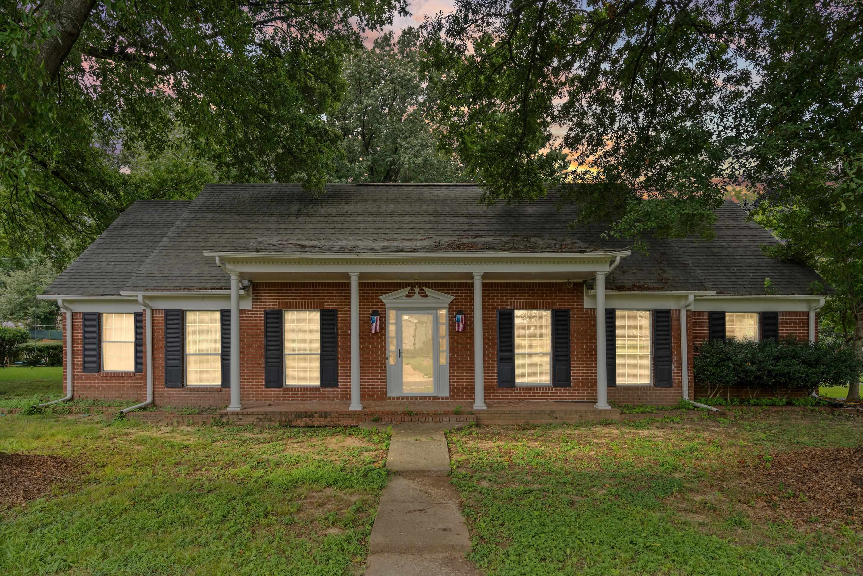 8619 Chesterfield Dr Property Photo 1