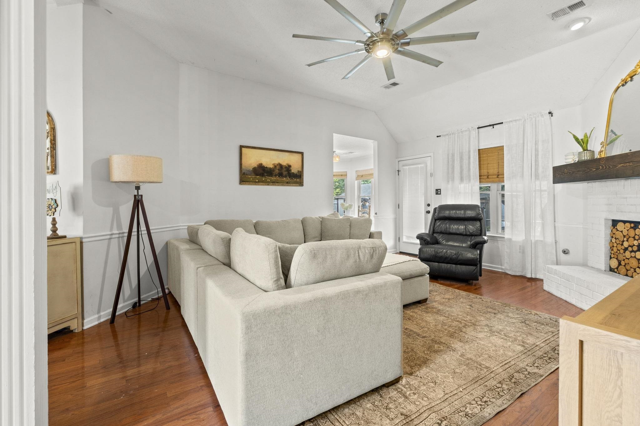 3483 Broadway St Property Photo 5