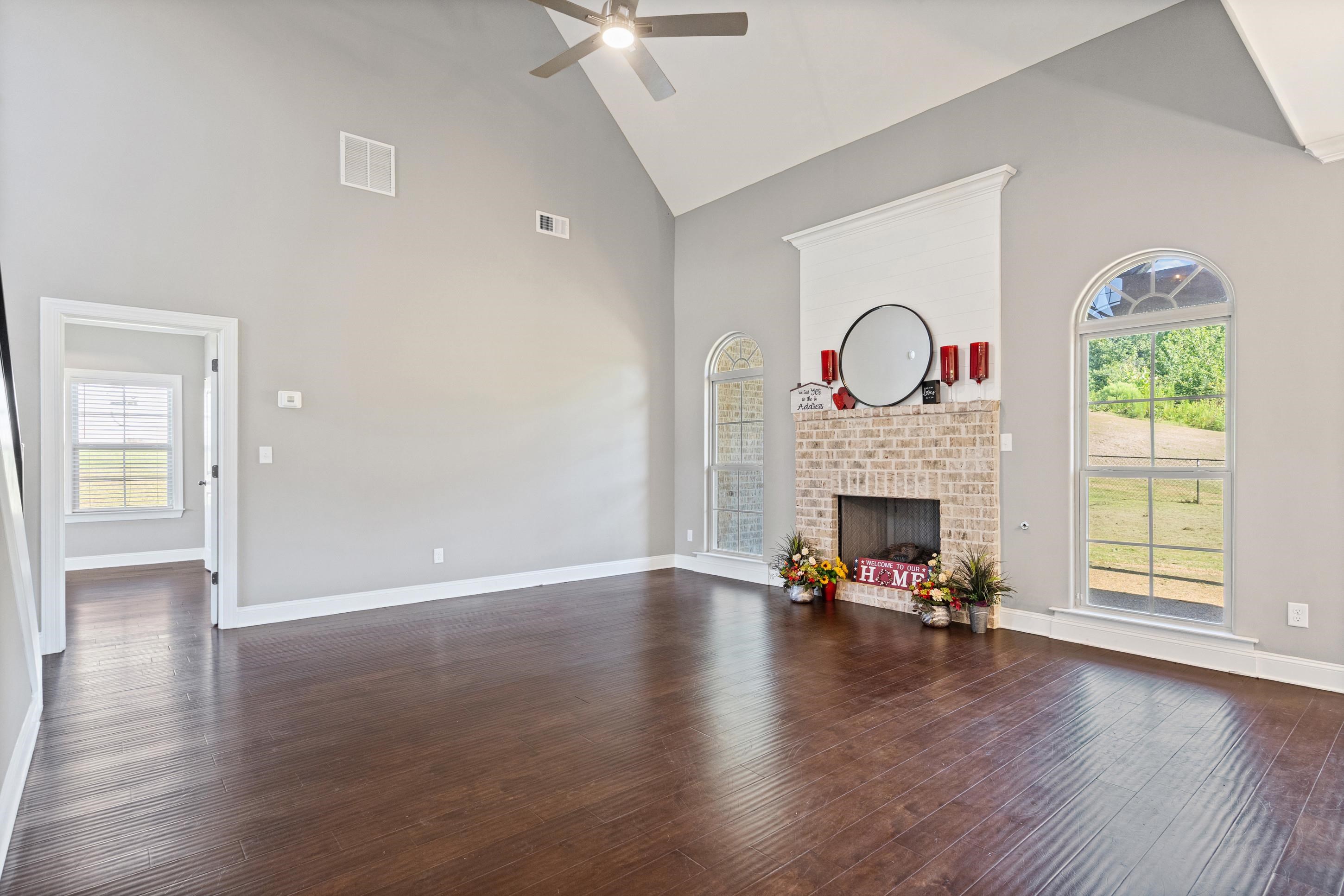 224 Poplar Ln Property Photo 6