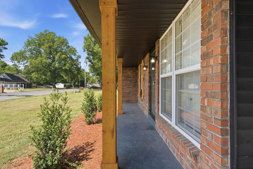 1304 Winfield Rd Property Photo 3