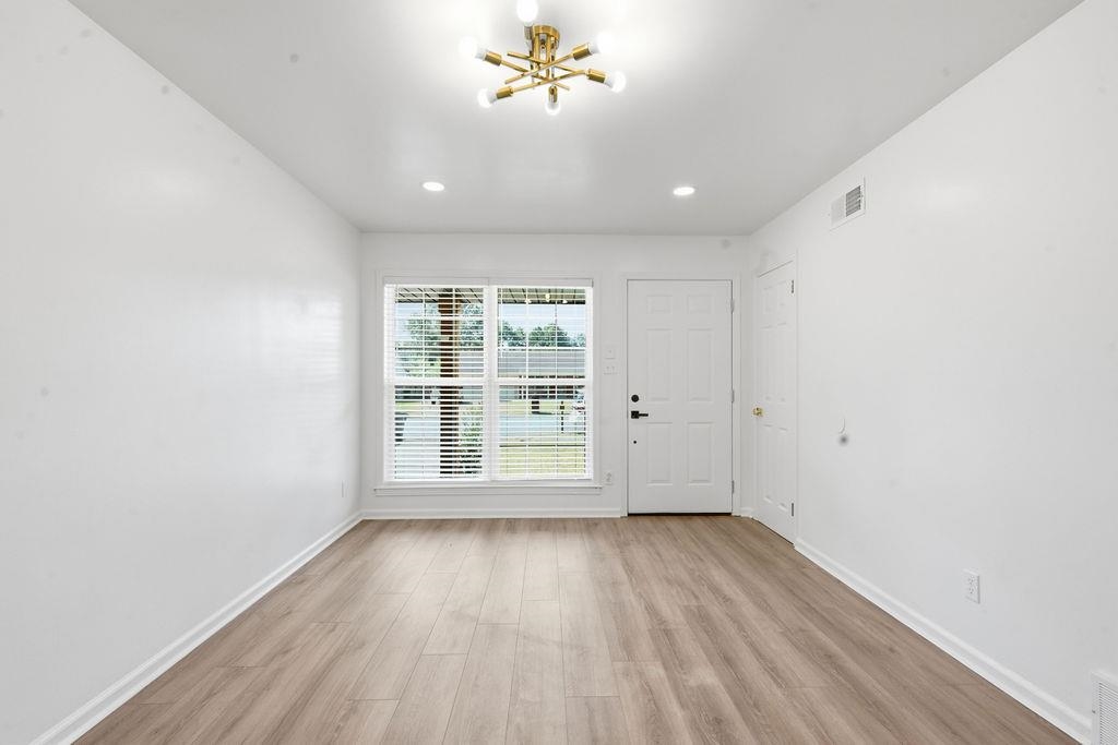 1304 Winfield Rd Property Photo 5