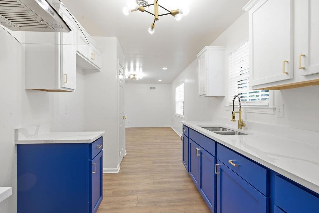 1304 Winfield Rd Property Photo 9