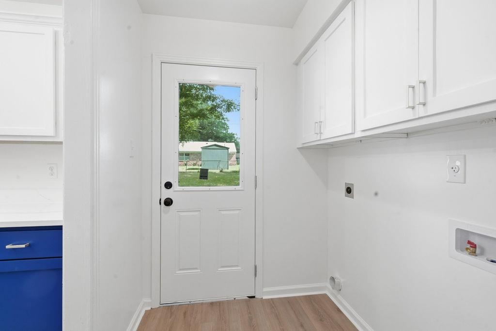 1304 Winfield Rd Property Photo 10