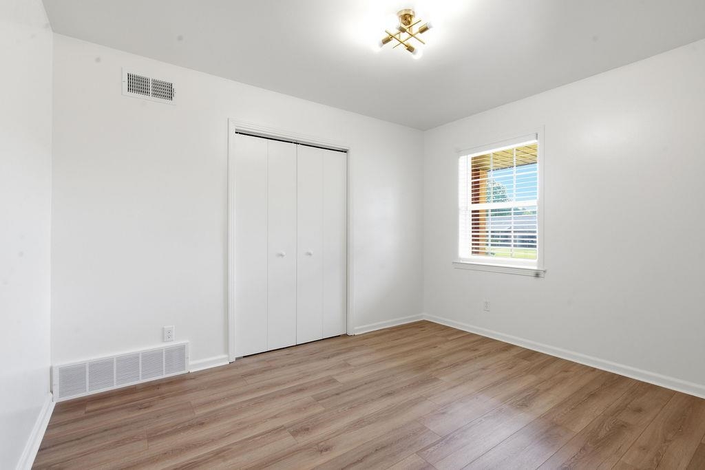 1304 Winfield Rd Property Photo 11