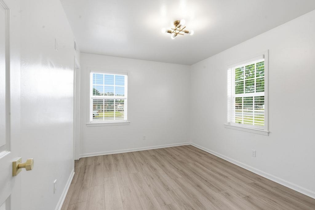 1304 Winfield Rd Property Photo 13
