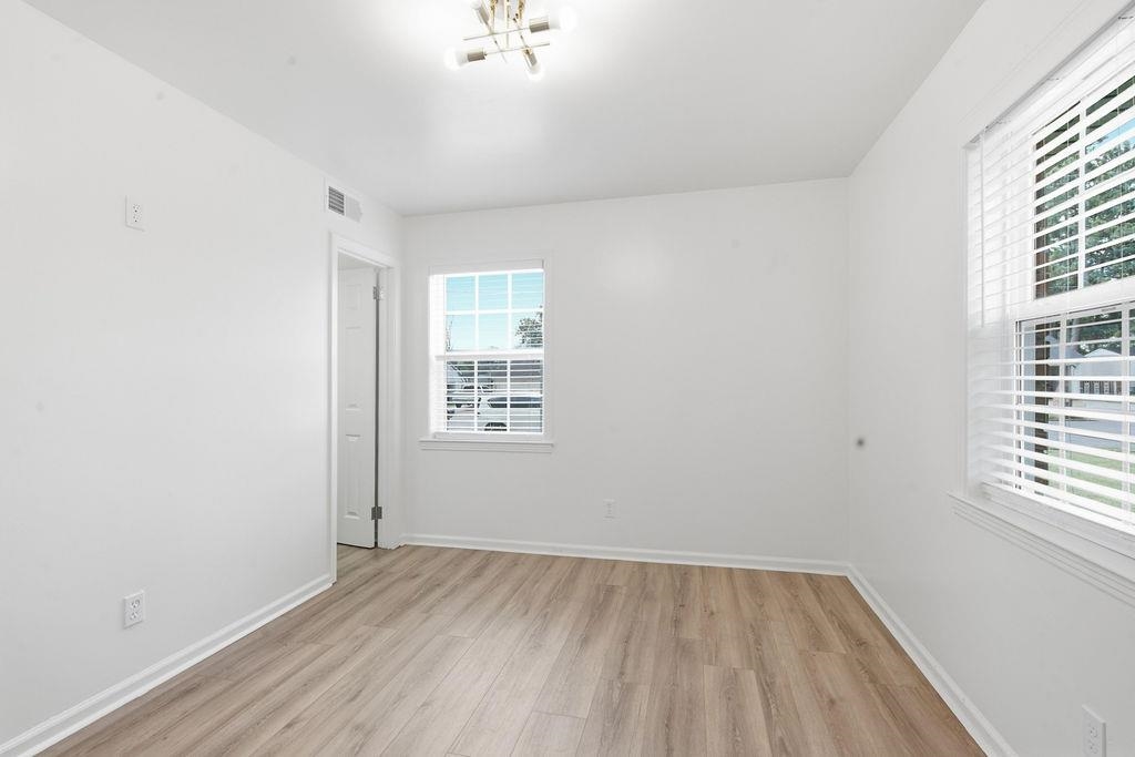 1304 Winfield Rd Property Photo 14