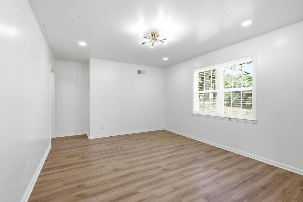 1304 Winfield Rd Property Photo 17
